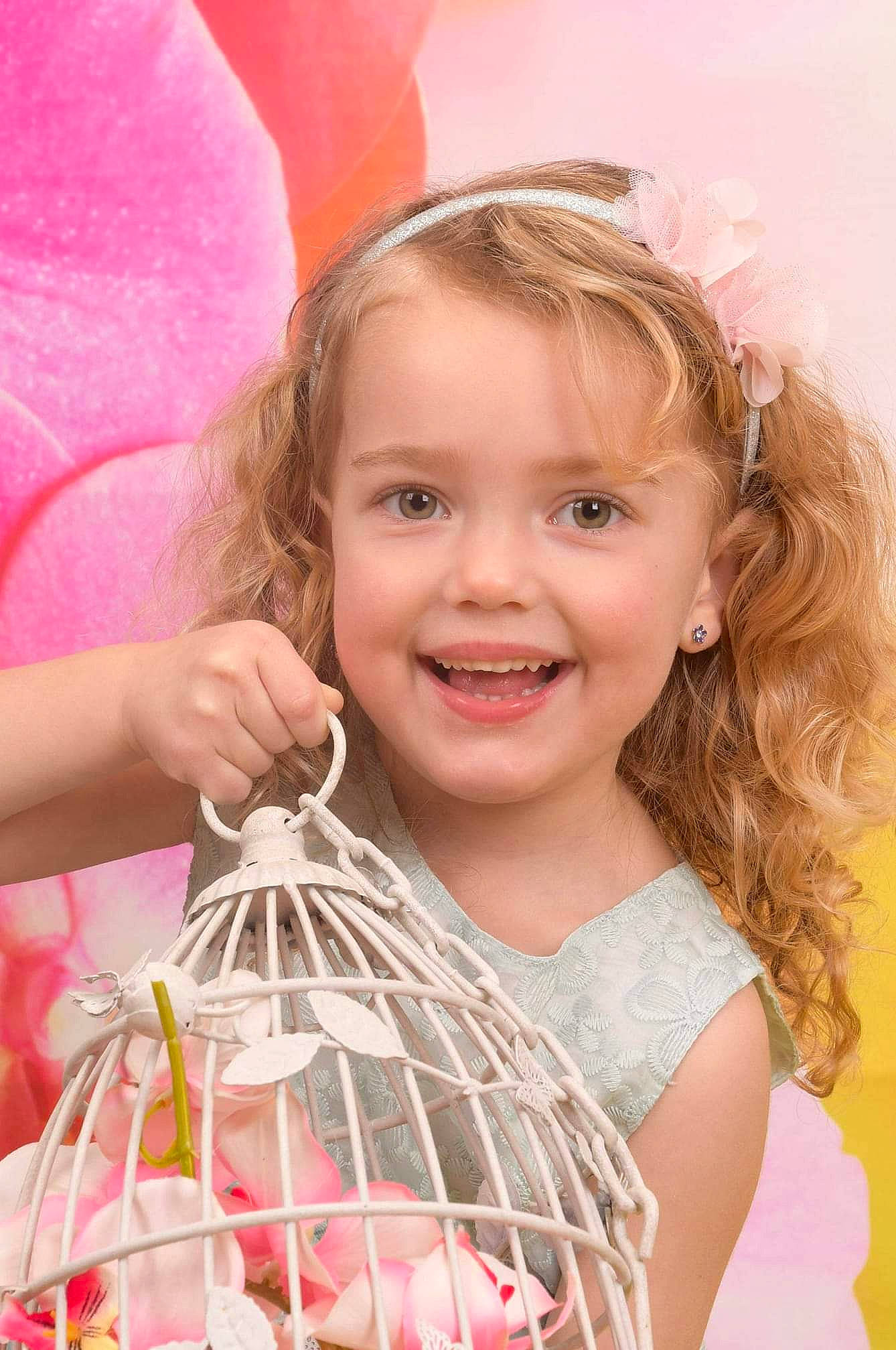 Selena a rejoint le concours — aidez-le/la à gagner de superbes lots ! baby, birthday, child, child_model, happy, joy, person, pink, smile, toddler