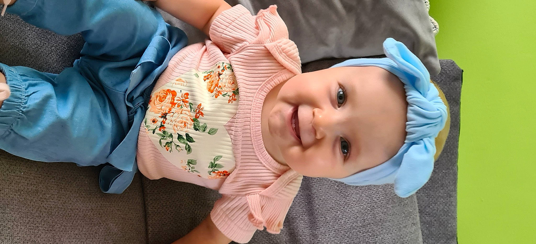 Hope participe au concours pour gagner de l'argent avec cette photo : baby, cheek, dress, eyelash, facial_expression, gesture, happy, hat, headgear, headwear, human_body, joy, lip, mammal, mouth, nose, person, plant, skin, sleeve