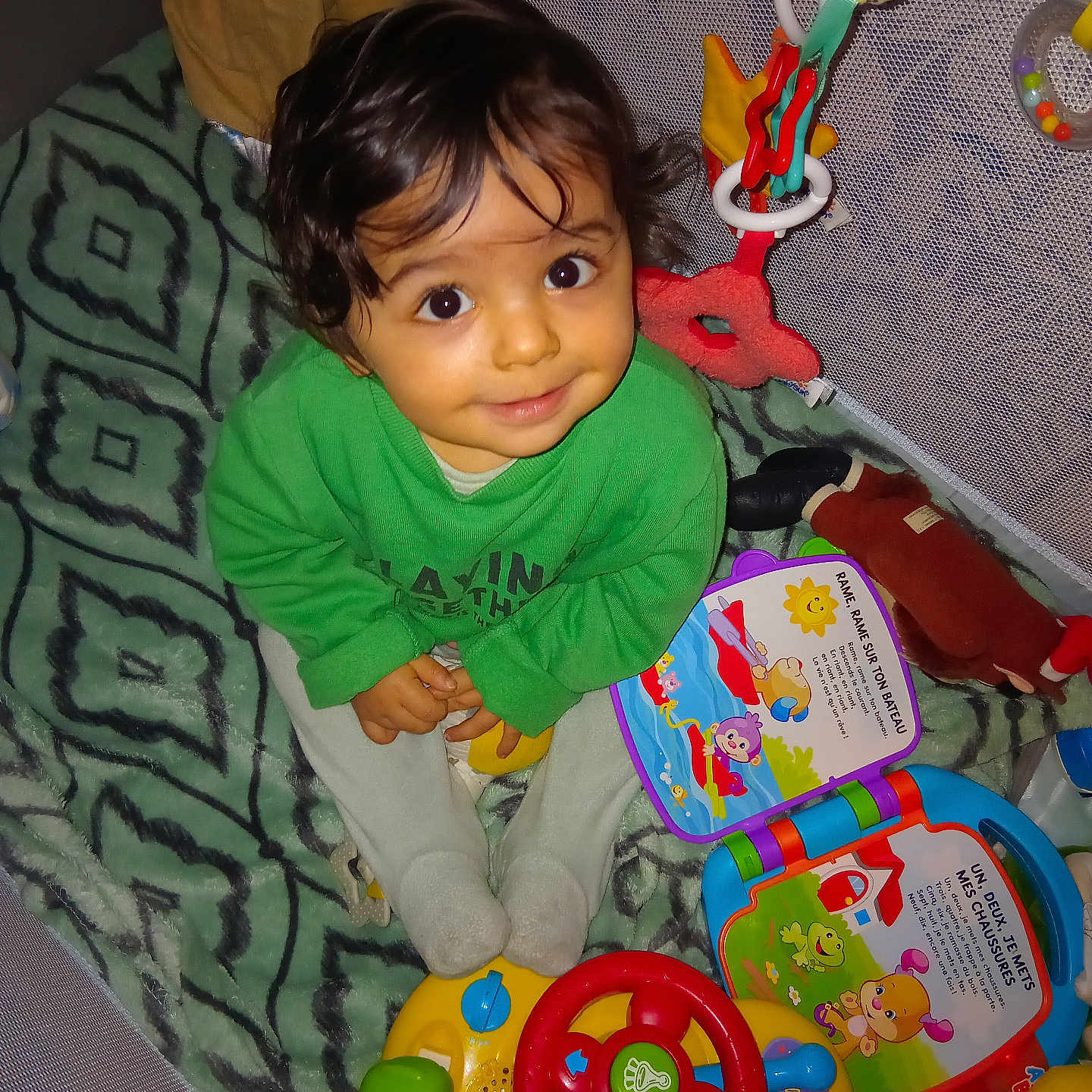Zlatan participe au concours pour gagner de l'argent avec cette photo : baby, bathroom, clothing, couch, crib, face, footwear, furniture, head, homedecor, indoors, machine, person, photography, portrait, room, shoe, toilet, toy, wheel