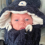 Ava a rejoint le concours — aidez-le/la à gagner de superbes lots ! baby, infant, hood, fuzzy_clothing, black_and_white, close_up, face, eyes, car_seat, stroller, child, cute, warm_clothing, portrait, young_child, expression, soft_texture, apparel, indoor, seated