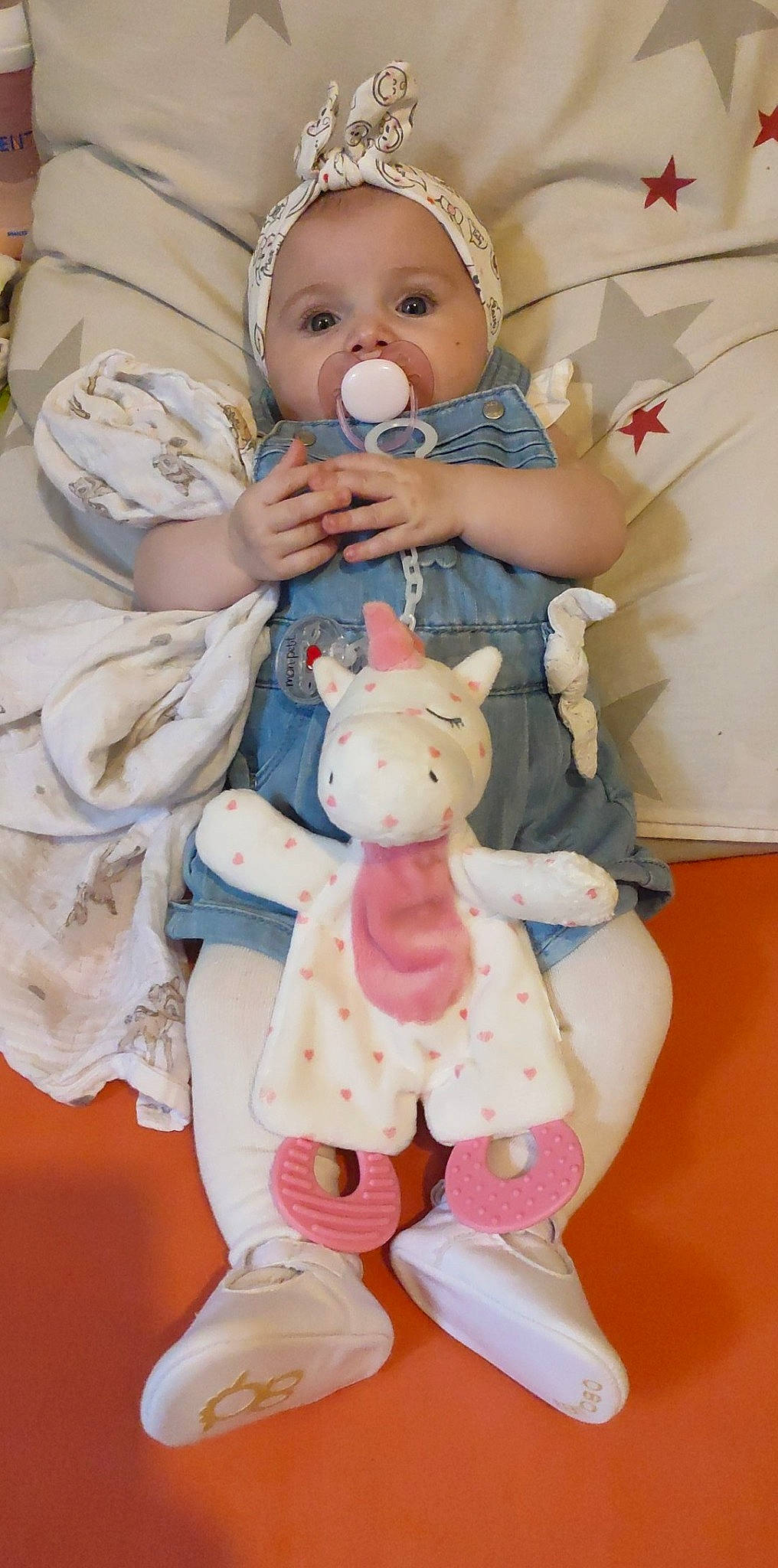 Lylou participe au concours pour gagner de l'argent avec cette photo : arm, baby, baby_products, baby_toddler_clothing, cheek, child, doll, eye, finger, happy, head, human_body, mouth, person, pink, plush, skin, stuffed_toy, toddler, toy