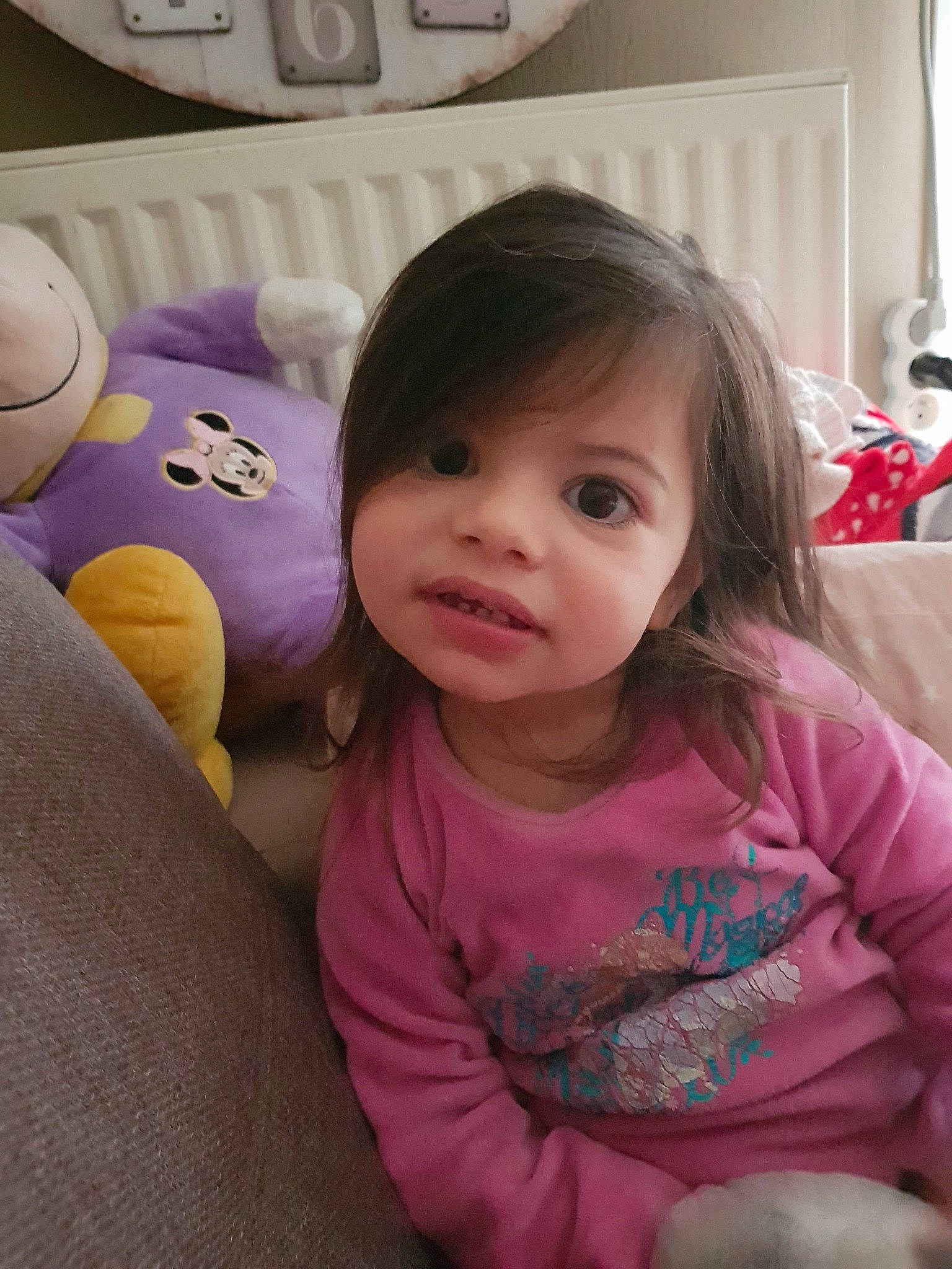 Alixe a rejoint le concours — aidez-le/la à gagner de superbes lots ! baby, cheek, child, eye, face, head, iris, lip, mouth, nose, person, pink, room, skin, smile, stuffed_toy, toddler, toy