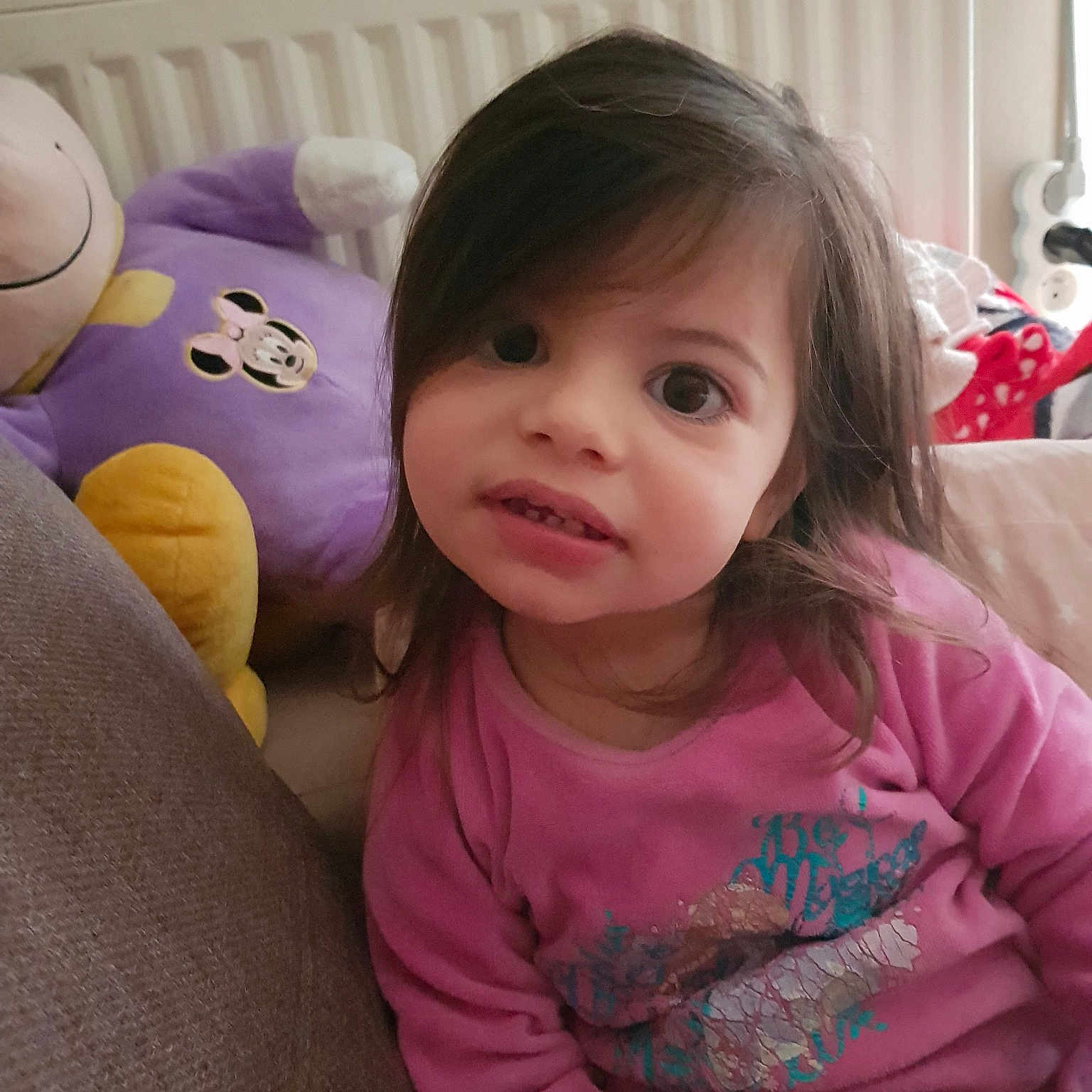 Alixe a rejoint le concours — aidez-le/la à gagner de superbes lots ! baby, cheek, child, eye, face, head, iris, lip, mouth, nose, person, pink, room, skin, smile, stuffed_toy, toddler, toy