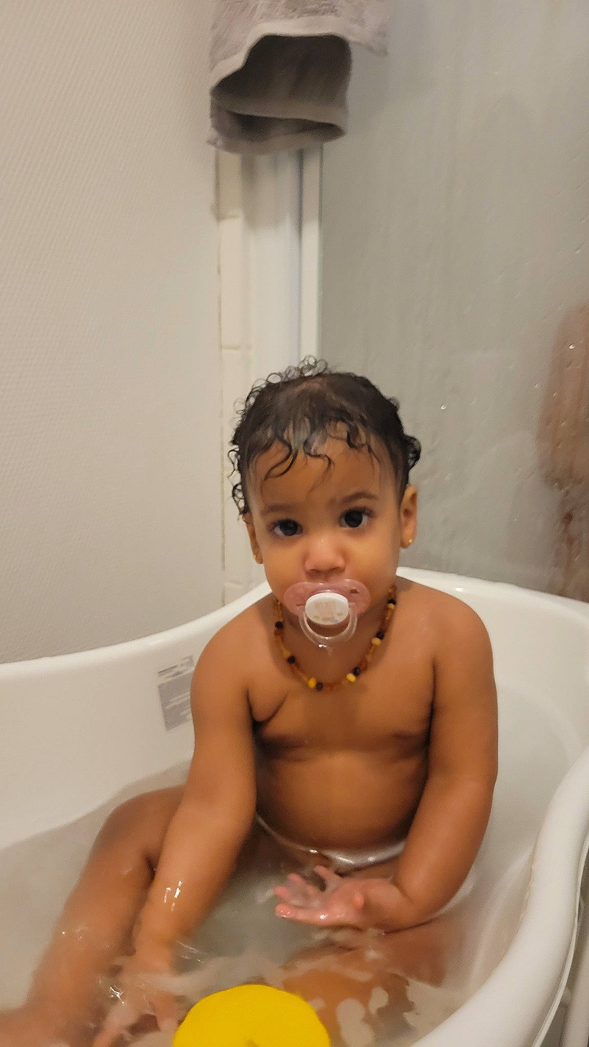 Shendyïa a rejoint le concours — aidez-le/la à gagner de superbes lots ! abdomen, baby, baby_bathing, barechested, bathing, bathroom, bathtub, cheek, chest, child, eyelash, foot, fun, happy, person, plumbing, plumbing_fixture, stomach, thumb, toddler