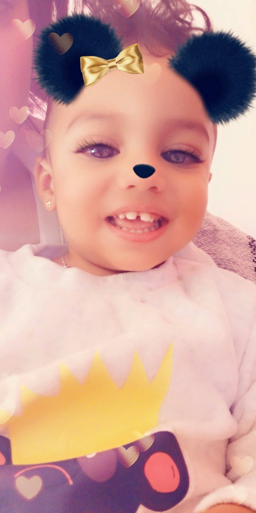 Mayron a rejoint le concours — aidez-le/la à gagner de superbes lots ! baby, beauty, cheek, child, chin, eye, eyebrow, face, facial_expression, forehead, hair, hairstyle, happy, head, joy, lip, nose, person, pink, skin