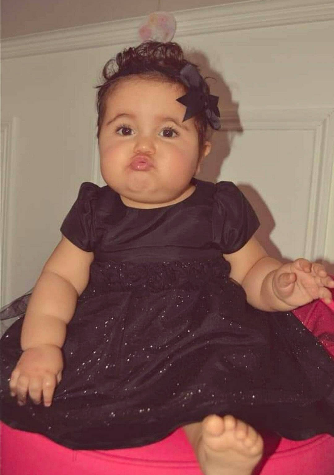 Jalyah participe au concours pour gagner de l'argent avec cette photo : arm, baby, baby_toddler_clothing, cheek, chin, day_dress, dress, finger, gesture, hairstyle, hand, iris, neck, one_piece_garment, person, pink, shoulder, skin, sleeve, thumb