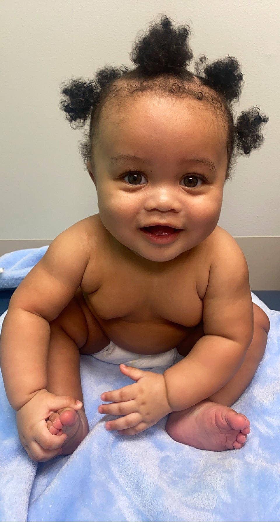 Damoni joined the competition — help win amazing prizes! cheek, chin, eye, eyebrow, face, facial_expression, forehead, hairstyle, head, iris, lip, mouth, muscle, neck, nose, person, shoulder, skin, smile, standing