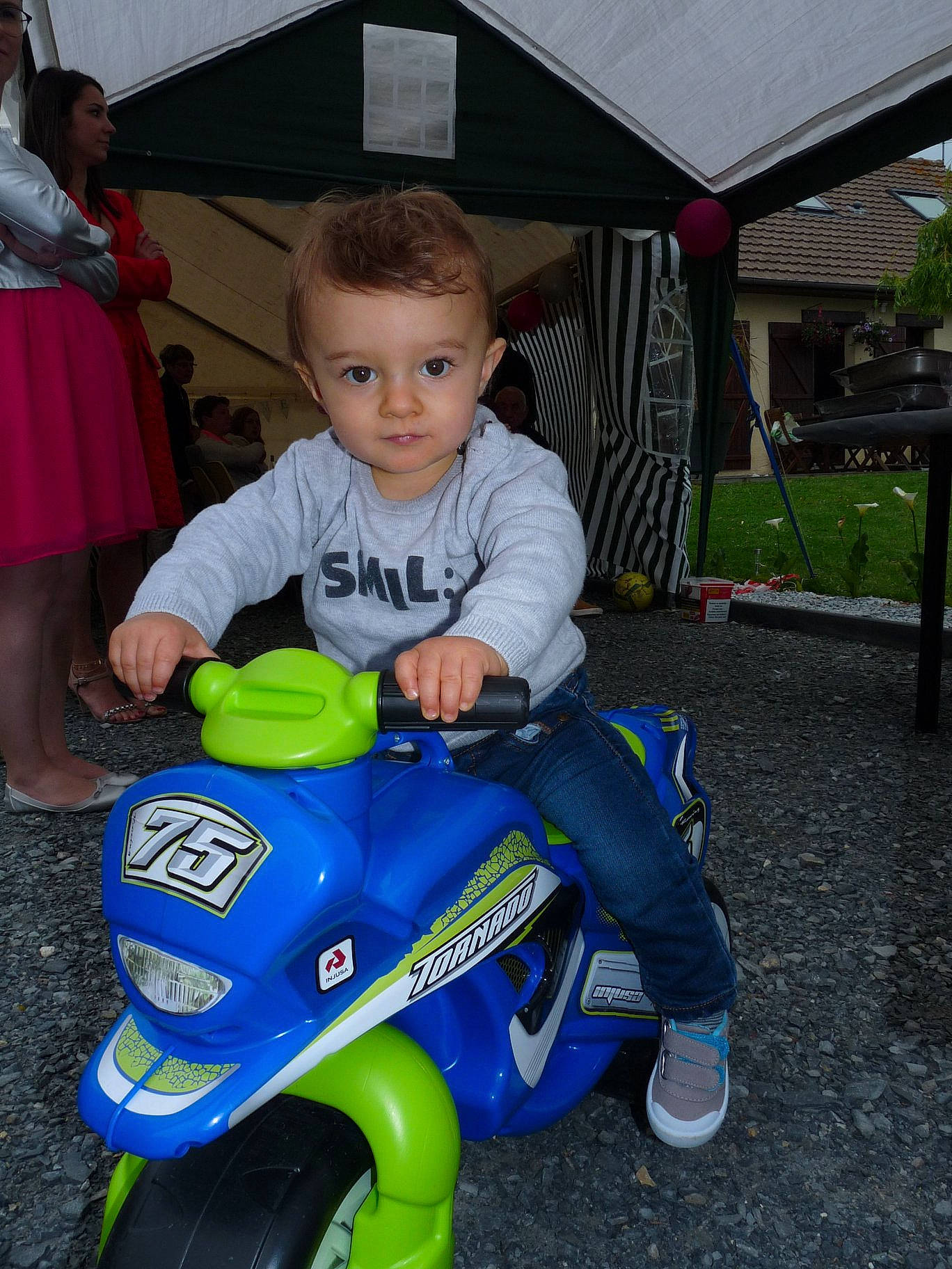 Nolan participe au concours pour gagner de l'argent avec cette photo : car, child, motorcycle, person, smile, toddler, under_exposed, vehicle