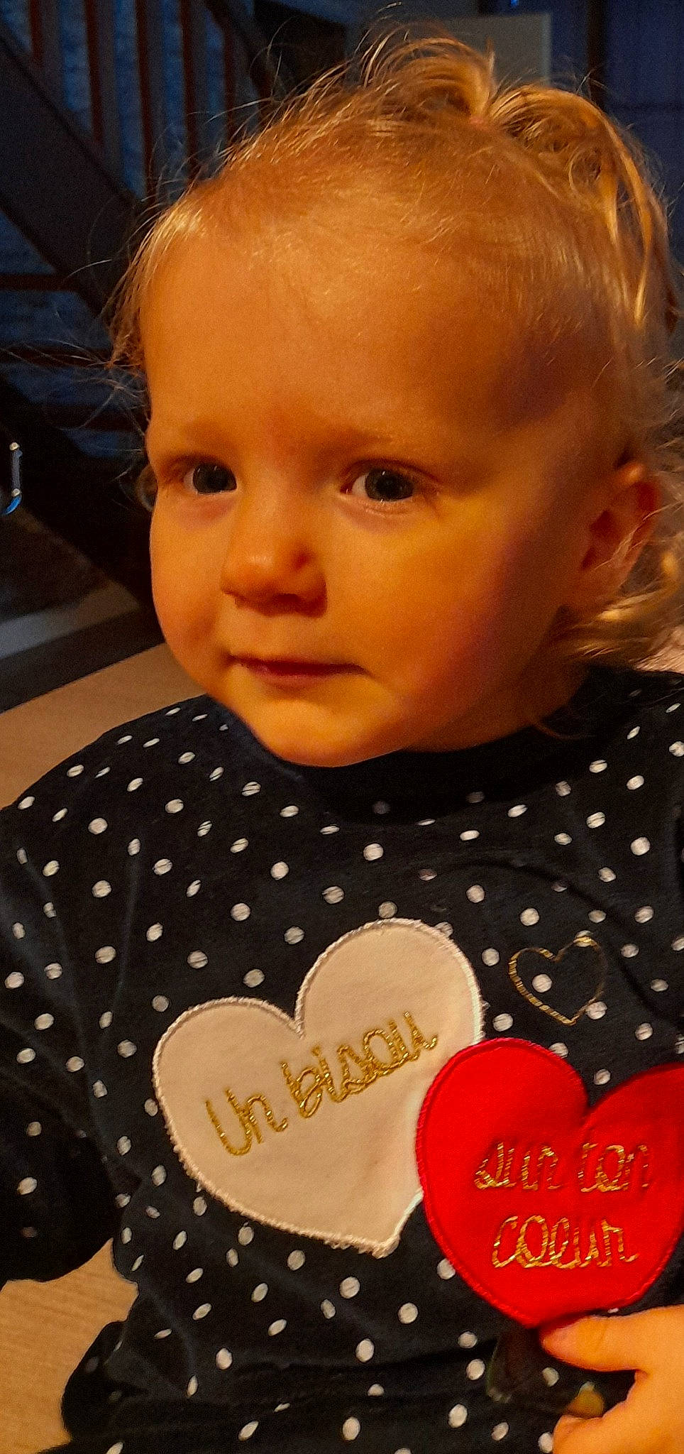 Maëhline a rejoint le concours — aidez-le/la à gagner de superbes lots ! baby_toddler_clothing, beauty, cheek, child, chin, dress, eyelash, face, hair, hairstyle, happy, head, lip, nose, organ, outerwear, pattern, person, sleeve, t_shirt