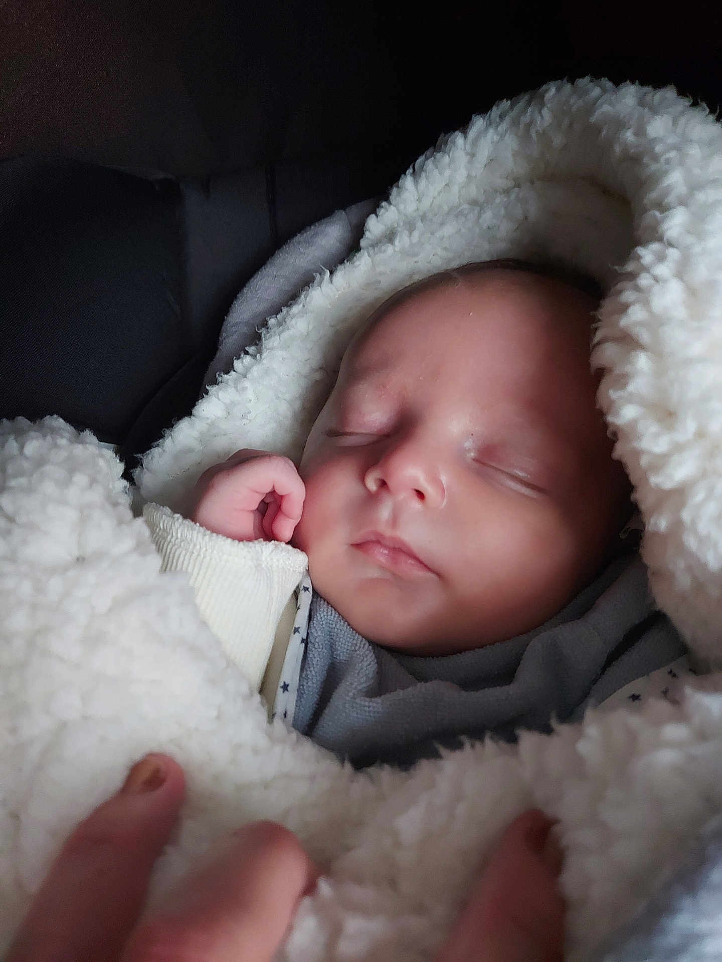 Maëlyo participe au concours pour gagner de l'argent avec cette photo : baby, sleeping, blanket, cozy, infant, soft, face, peaceful, wrapped, hand, newborn, cute, warm, closeup, portrait, child, toddler, resting, fingers, comfort