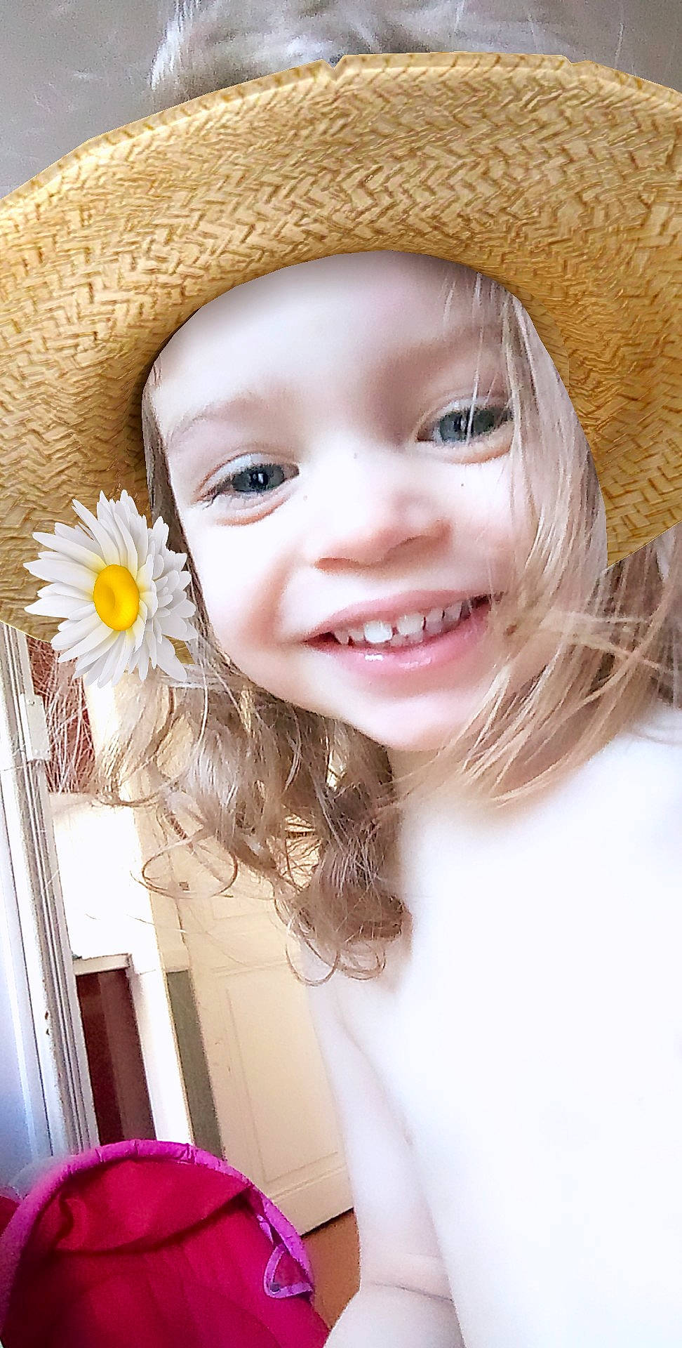 Emma participe au concours pour gagner de l'argent avec cette photo : beauty, blond, cheek, child, child_model, eye, eyebrow, eyelash, face, facial_expression, hair, happy, head, joy, lip, mouth, nose, person, skin, smile