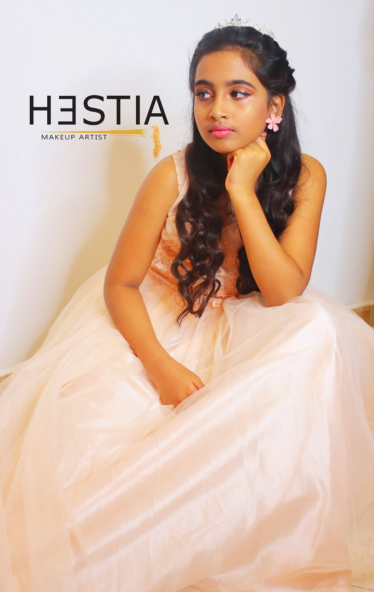 Hestia participe au concours pour gagner de l'argent avec cette photo : bridal_clothing, bridal_party_dress, clothing, dress, eye, eyelash, flash_photography, gesture, hair, happy, head, human_body, leg, neck, person, shoulder, skin, strapless_dress, thigh, waist