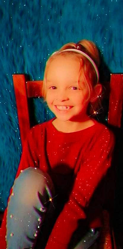 Maelyss participe au concours pour gagner de l'argent avec cette photo : baby, blond, child, electric_blue, event, face, fun, happy, iris, joy, laugh, leisure, magenta, person, personal_protective_equipment, pink, recreation, smile, swimming_pool, toddler