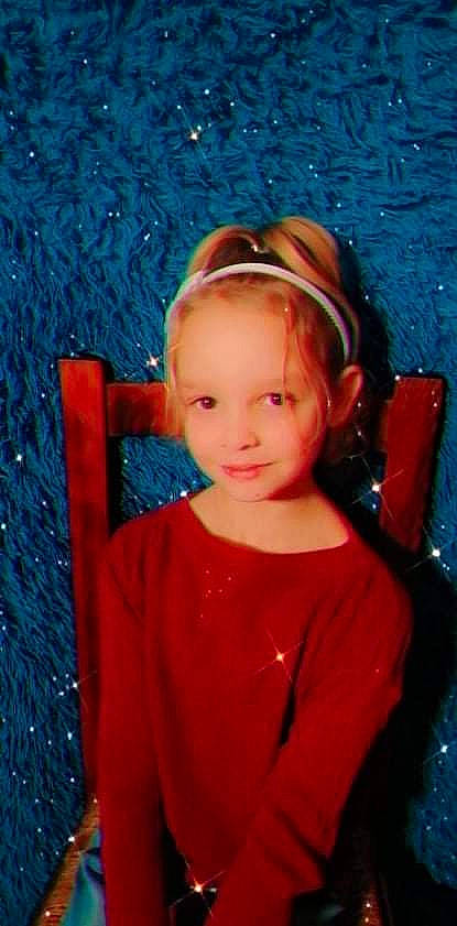 Maelyss a rejoint le concours — aidez-le/la à gagner de superbes lots ! beauty, blue, cheek, chin, cool, eyebrow, eyewear, face, facial_expression, flash_photography, fun, hair, happy, head, joy, lip, long_hair, magenta, people, person