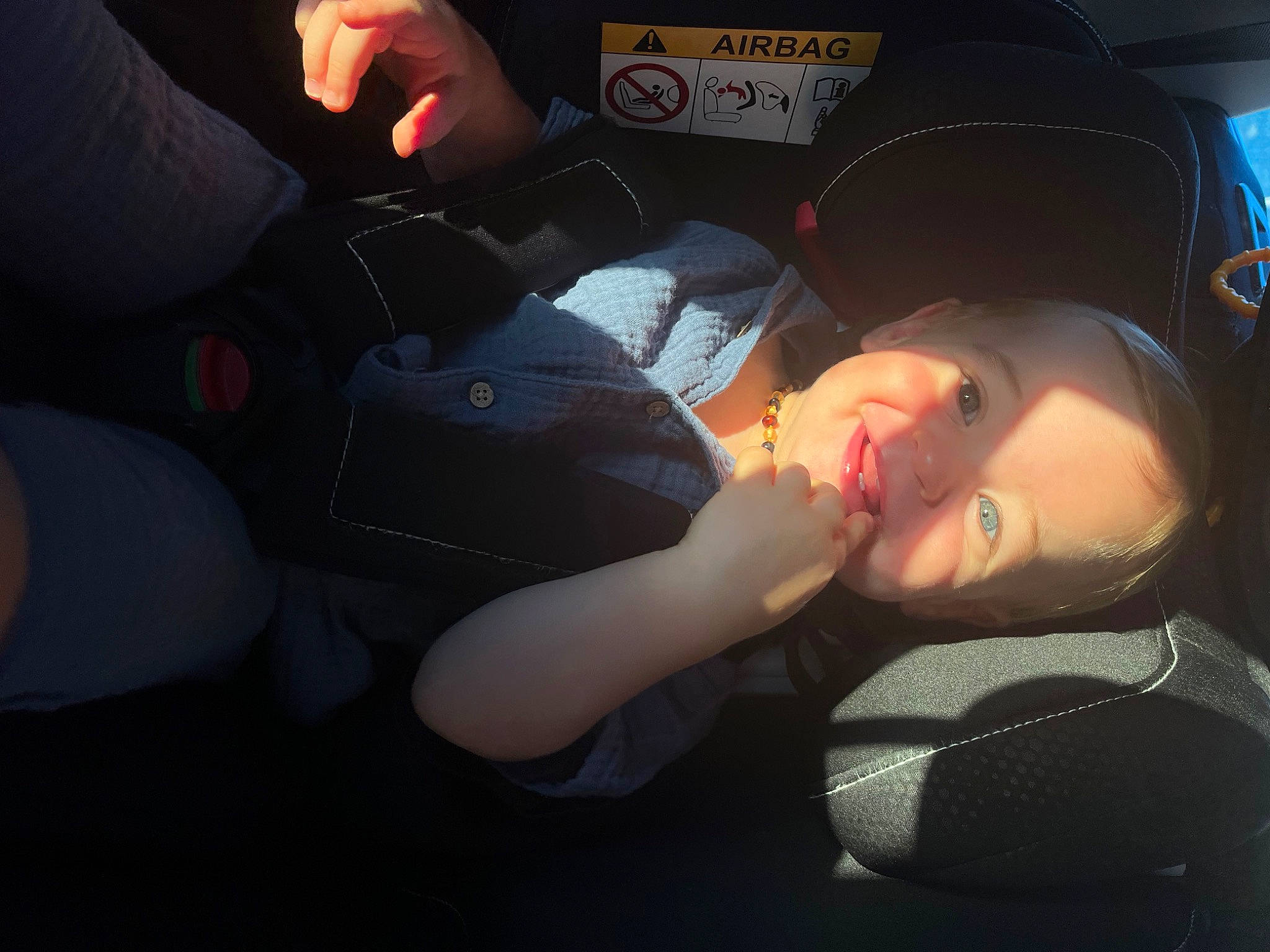 Alessio participe au concours pour gagner de l'argent avec cette photo : audio_equipment, auto_part, automotive_design, automotive_exterior, automotive_lighting, black_hair, bumper, car_seat, event, eyewear, finger, flash_photography, fun, gesture, human_leg, luxury_vehicle, motor_vehicle, mouth, person, smile