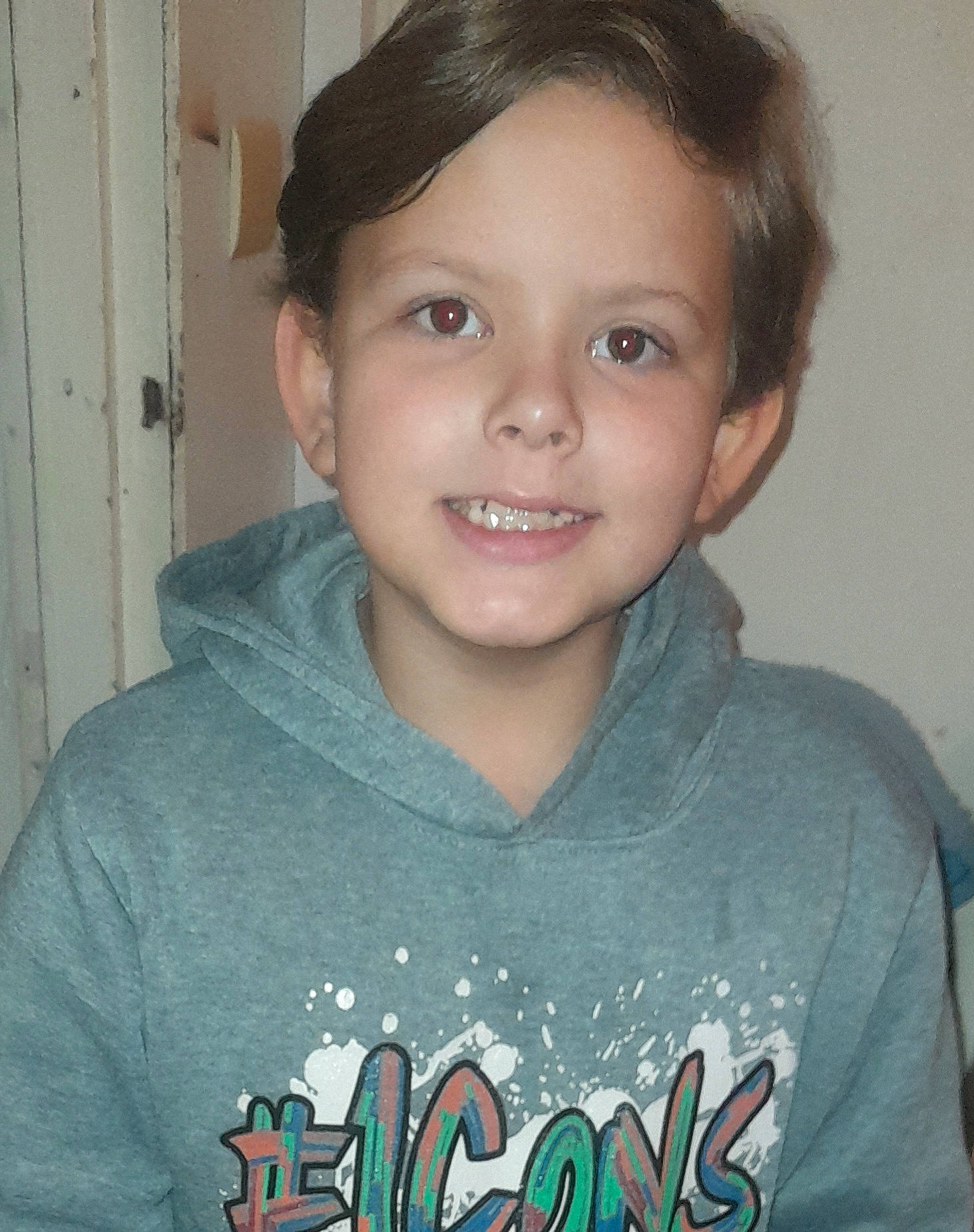 Adem a rejoint le concours — aidez-le/la à gagner de superbes lots ! arm, cheek, chin, clothing, eyebrow, forehead, hair, head, human, human_body, iris, jaw, joy, lip, mouth, neck, nose, person, skin, sleeve