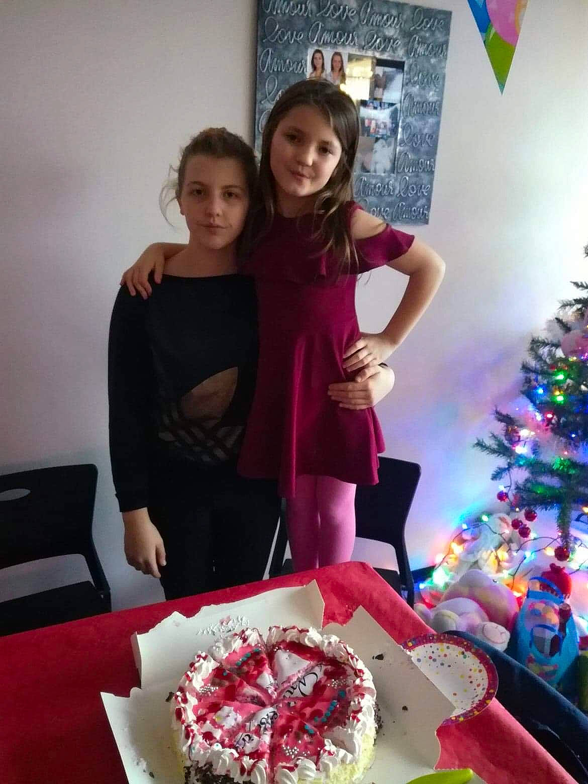 Lydie participe au concours pour gagner de l'argent avec cette photo : anniversary, baked_goods, baking, birthday, birthday_cake, buttercream, cake, cake_decorating, christmas, cuisine, dessert, event, fondant, food, icing, party, pasteles, person, pink, sugar_paste