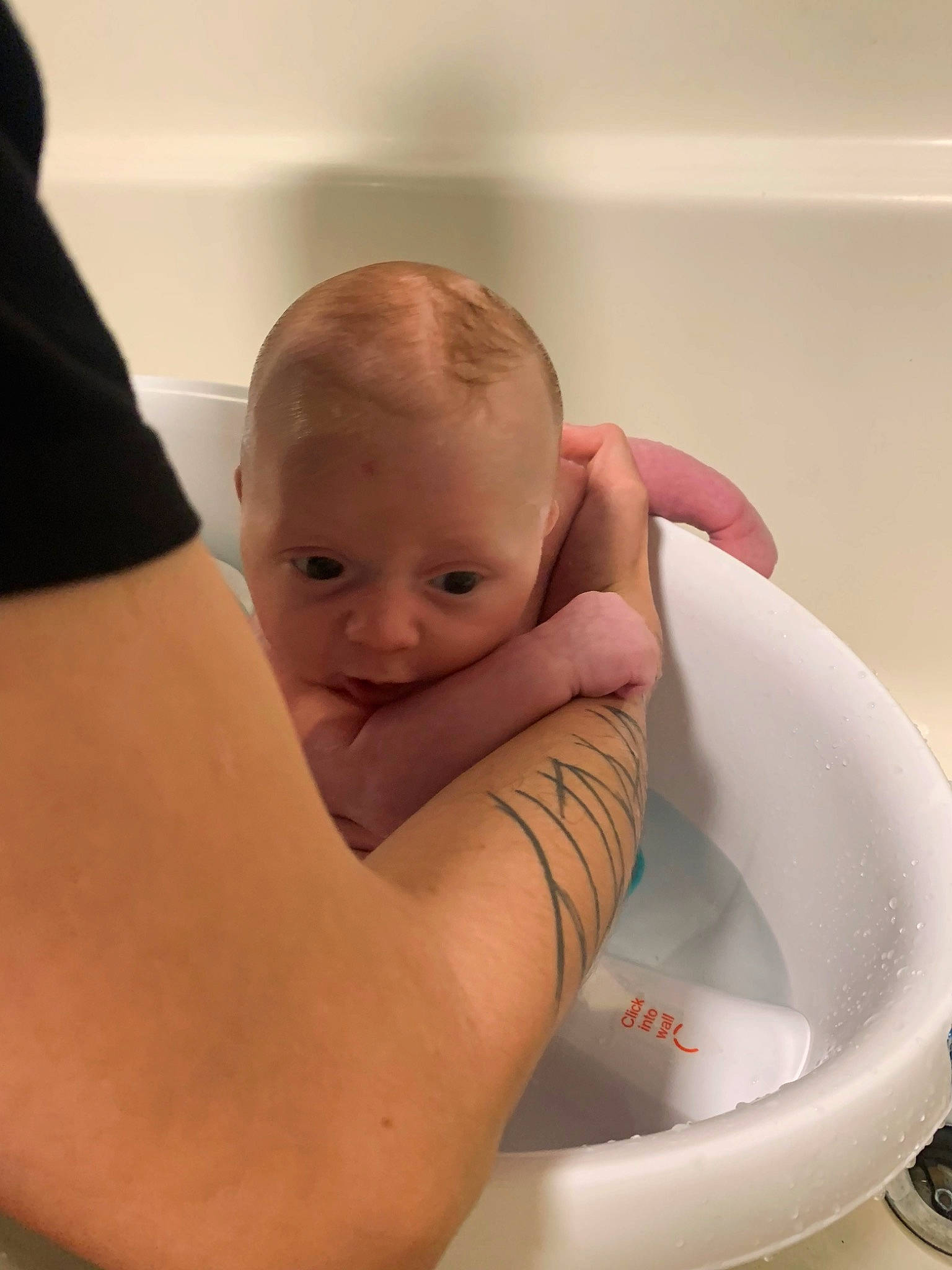 Kian is registered to the contest to win money with this photo: abdomen, baby, baby_bathing, bathing, bathroom, bathtub, cheek, chest, child, elbow, fluid, fun, gesture, person, plumbing, plumbing_fixture, skin, stomach, thumb, toddler