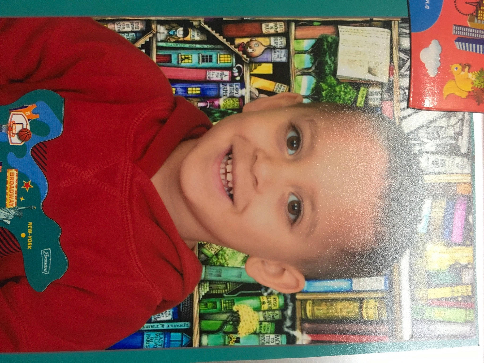 Bilal a rejoint le concours — aidez-le/la à gagner de superbes lots ! art, book, bookcase, building, cheek, child, chin, eyelash, forehead, fun, happy, joy, leisure, nose, person, publication, room, shelf, shelving, sleeve