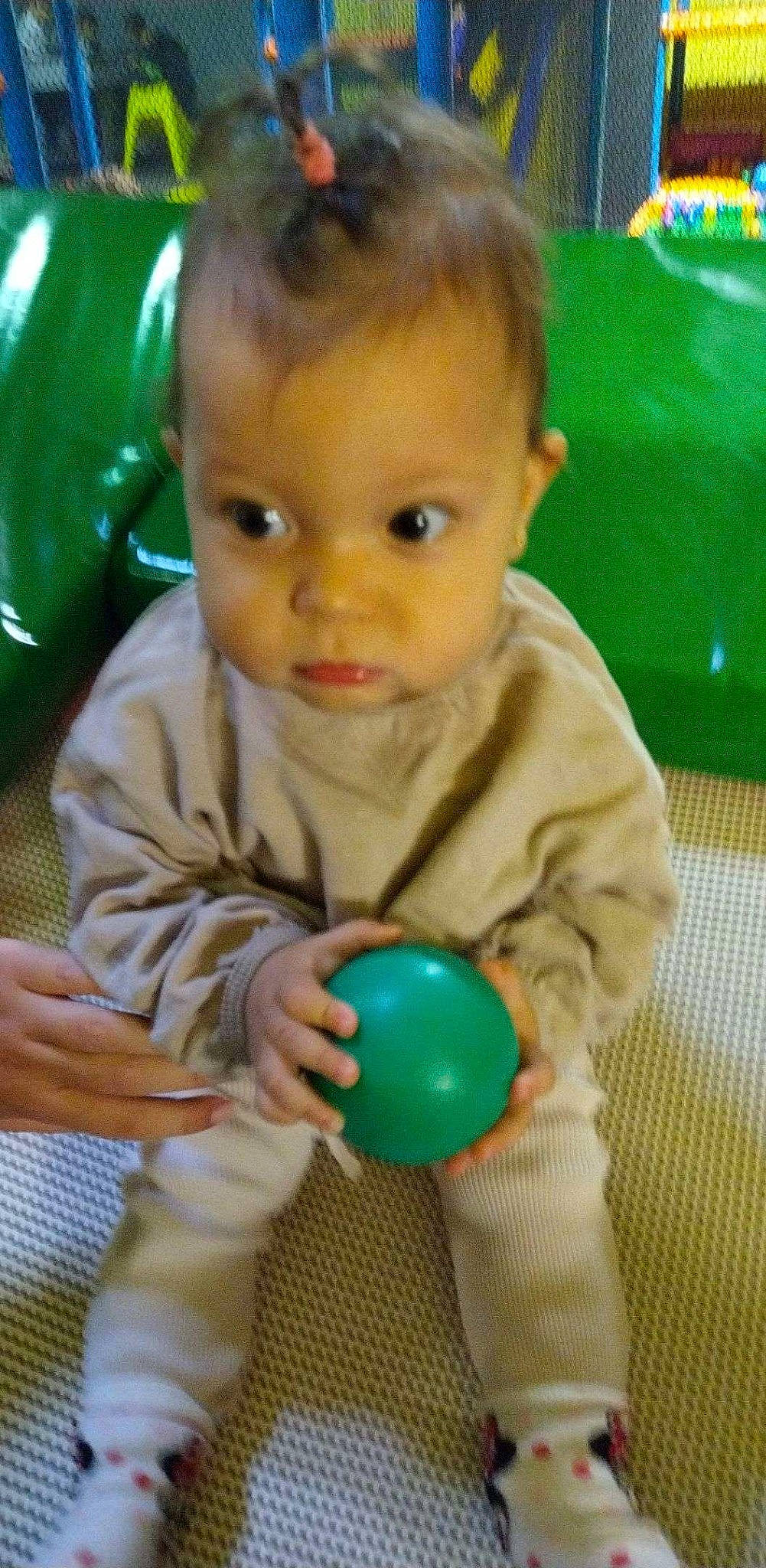 Solina participe au concours pour gagner de l'argent avec cette photo : baby, baby_grabbing_for_something, baby_playing_with_toys, ball_pit, cheek, child, flooring, fun, green, happy, head, iris, nose, person, photograph, product, skin, snapshot, standing, thumb