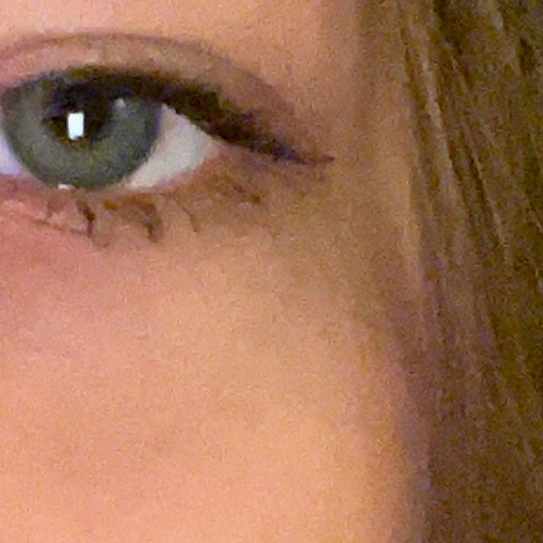 Alessia participe au concours pour gagner de l'argent avec cette photo : cheek, chin, eye, eye_liner, eye_shadow, eyebrow, eyelash, face, forehead, hair, human_body, iris, jaw, lip, makeover, mascara, nose, window, wood, wrinkle