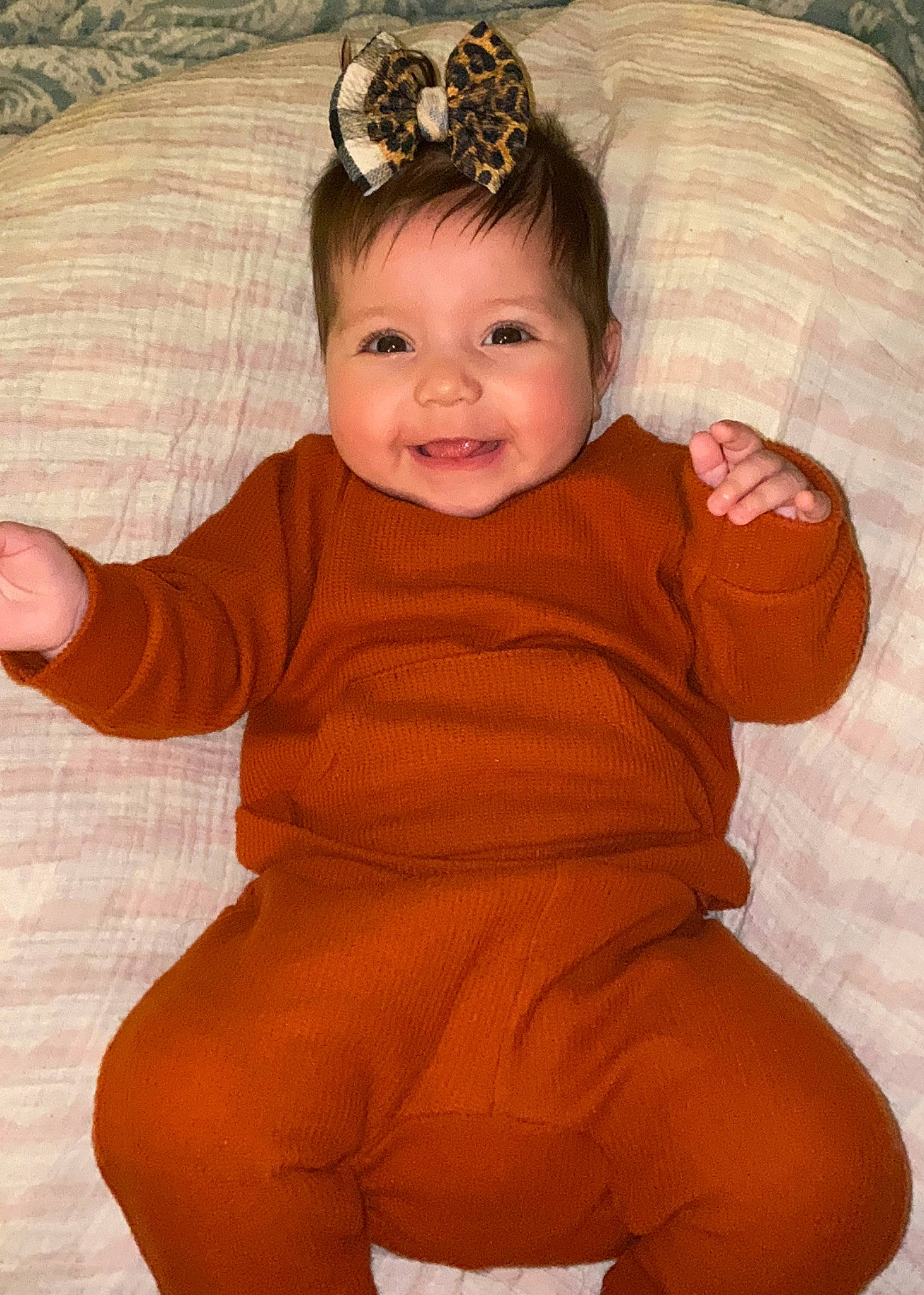 Elisia is registered to the contest to win money with this photo: arm, cheek, chin, eye, eyebrow, face, facial_expression, hair, hairstyle, hand, head, human_body, joy, lip, mouth, neck, person, shoulder, skin, sleeve