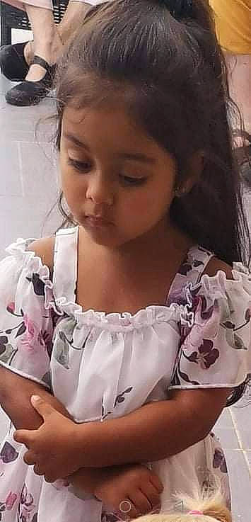 Skara a rejoint le concours — aidez-le/la à gagner de superbes lots ! brown_hair, chest, child, day_dress, event, eyelash, fashion_accessory, fashion_design, formal_wear, hair_accessory, hairstyle, happy, iris, jewellery, lip, long_hair, neck, necklace, person, skin