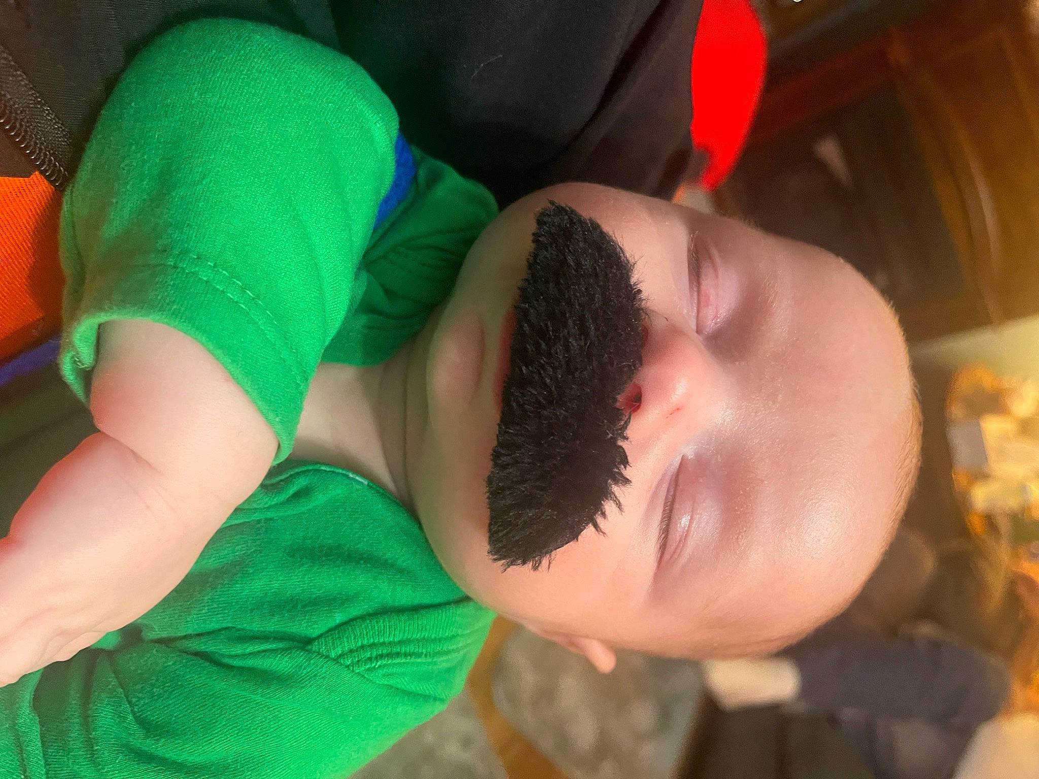 Axton is registered to the contest to win money with this photo: child, comfort, elbow, eyelash, fun, happy, human_leg, interaction, leisure, mouth, person, room, t_shirt, thigh, vacation