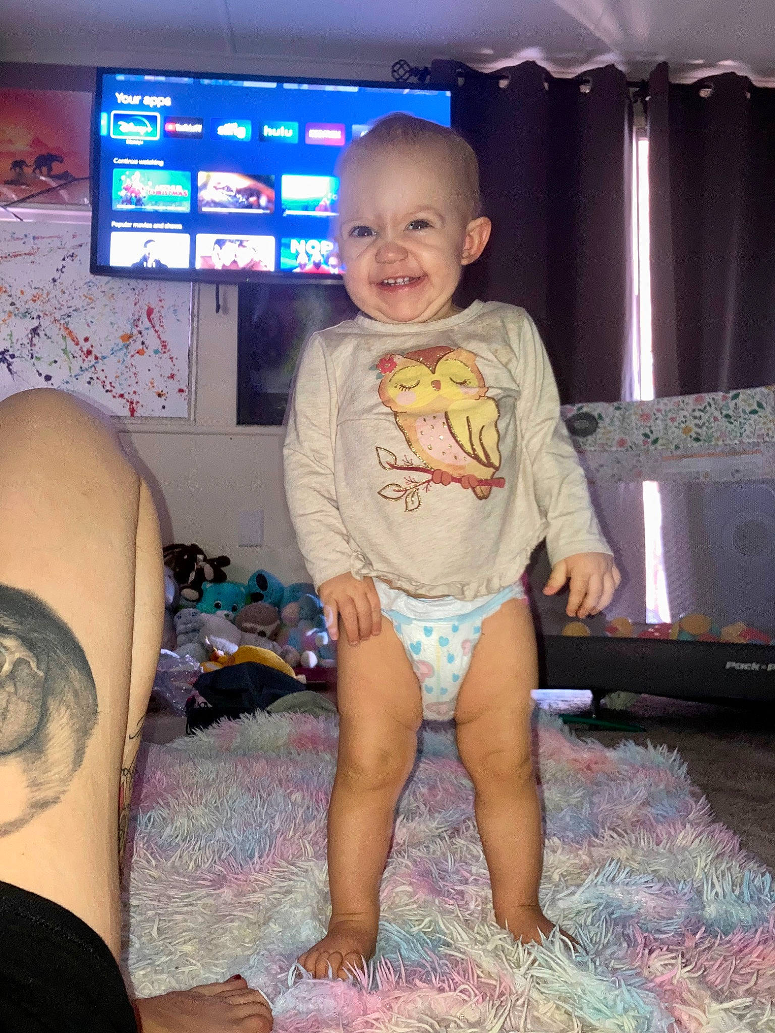 Ayla is registered to the contest to win money with this photo: baby_toddler_clothing, barefoot, chest, electric_blue, eye, finger, fun, happy, human_leg, joint, joy, knee, leisure, mouth, muscle, person, smile, standing, television, thigh