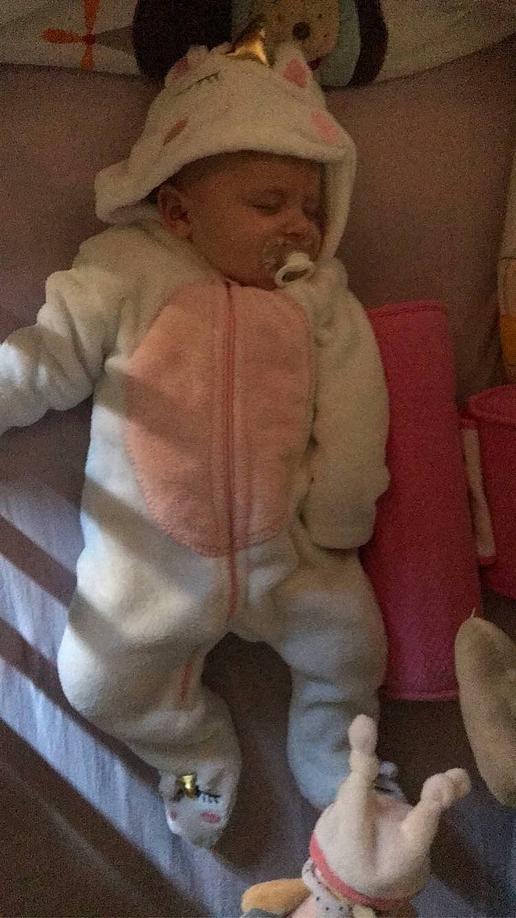 Lyanah a rejoint le concours — aidez-le/la à gagner de superbes lots ! baby, child, person, toddler