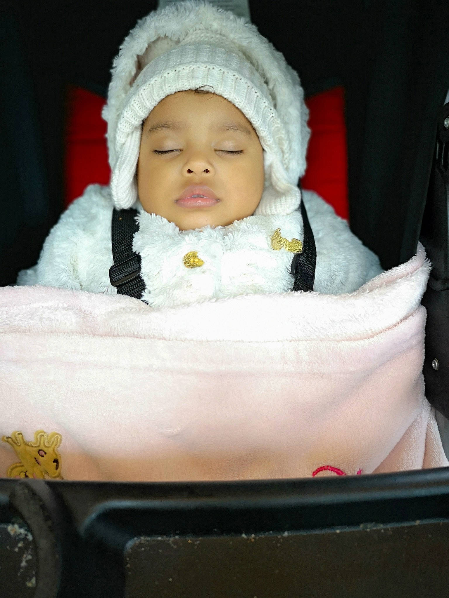 Raïna participe au concours pour gagner de l'argent avec cette photo : cap, child, fun, girl, headgear, infant, material, person, product, skin, smile, textile, toddler, white