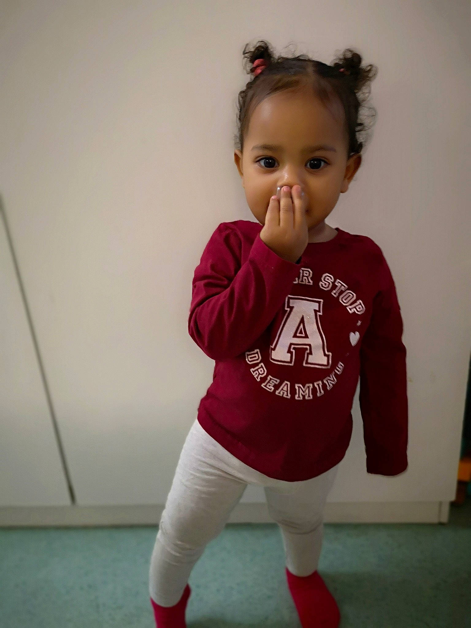 Raïna a rejoint le concours — aidez-le/la à gagner de superbes lots ! boy, child, clothing, day, footwear, girl, joint, joy, leg, outerwear, person, pink, product, red, shoulder, skin, sleeve, standing, t_shirt, textile