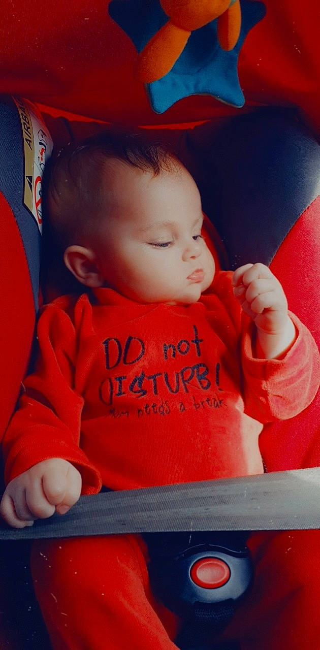 Maëlys a rejoint le concours — aidez-le/la à gagner de superbes lots ! arm, azure, cheek, chin, eye, face, facial_expression, hair, hairstyle, hand, head, human_body, lip, mouth, nose, orange, organ, person, product, skin