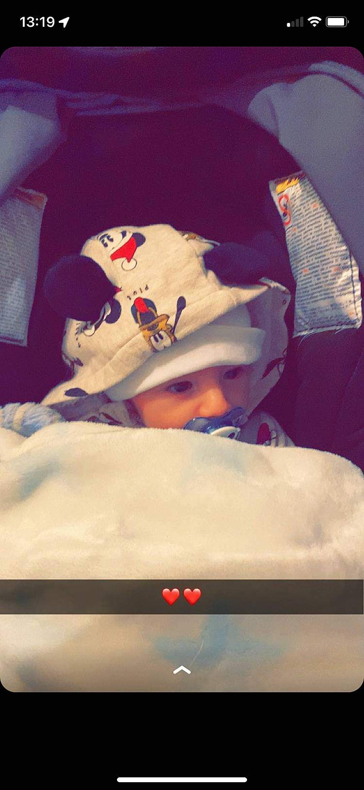 ézio a rejoint le concours — aidez-le/la à gagner de superbes lots ! baby, baby_sleeping, baby_toddler_clothing, cap, carmine, child, comfort, cool, font, fun, happy, hat, headwear, linens, magenta, person, photo_caption, room, sleeve, textile