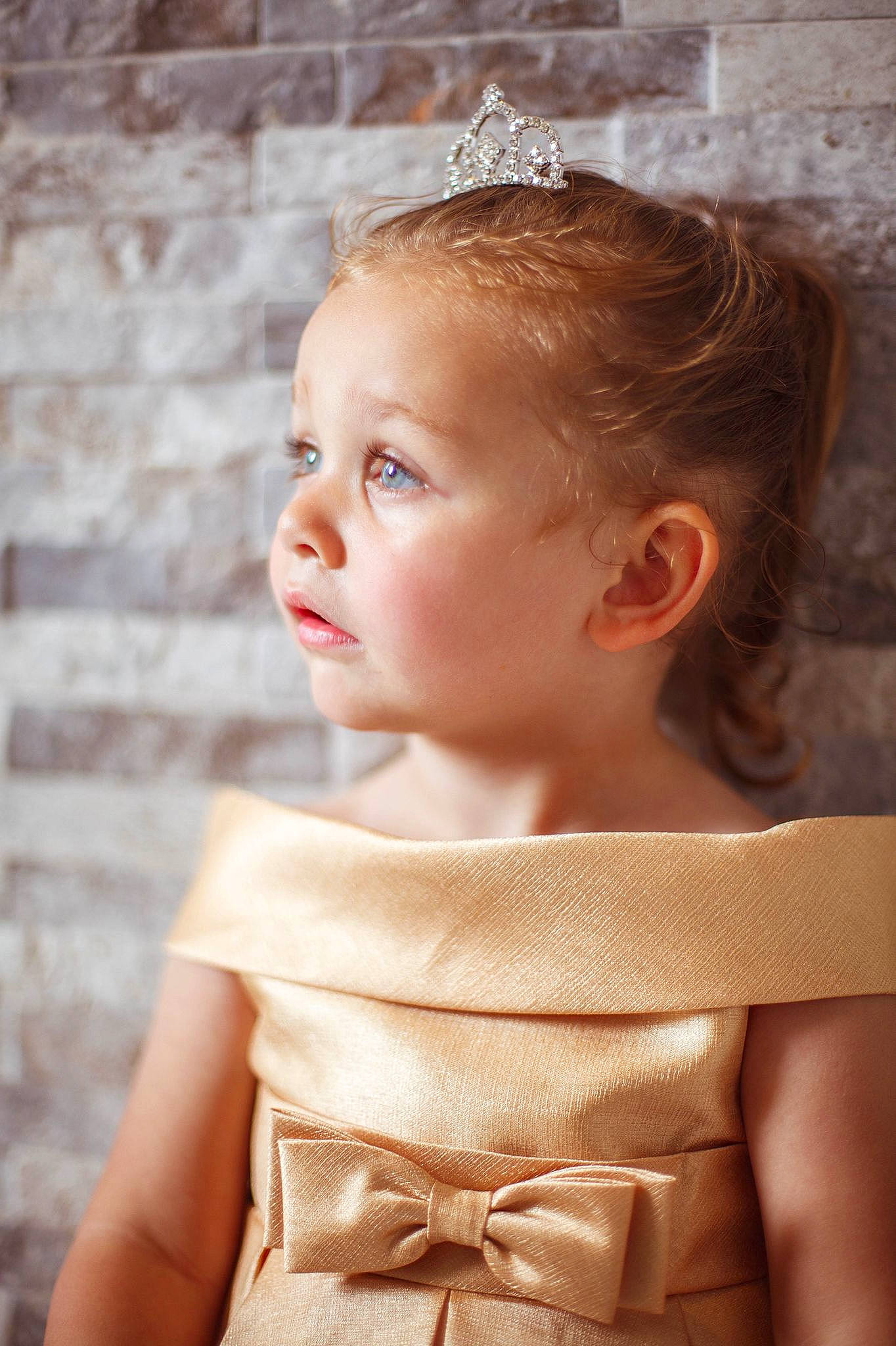 Aliyah participe au concours pour gagner de l'argent avec cette photo : baby_toddler_clothing, bridal_accessory, chin, day_dress, dress, ear, eyebrow, eyelash, fashion, flash_photography, happy, headgear, iris, lip, neck, person, shoulder, skin, sleeve, toddler