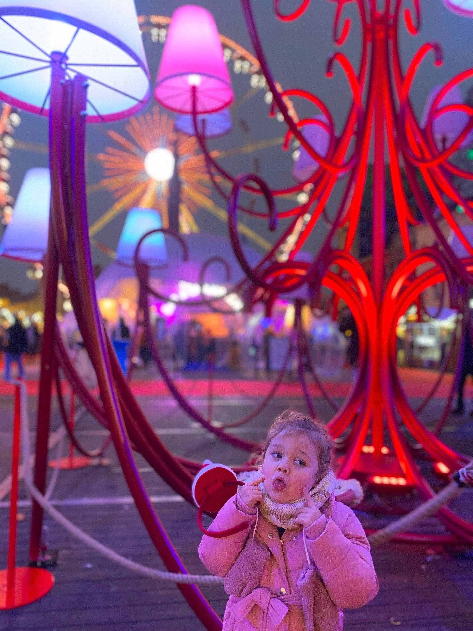 Aliyah participe au concours pour gagner de l'argent avec cette photo : art, beauty, christmas_decoration, city, electric_blue, electricity, entertainment, event, fun, leisure, light, lighting, magenta, ornament, performing_arts, person, pink, plant, purple, red