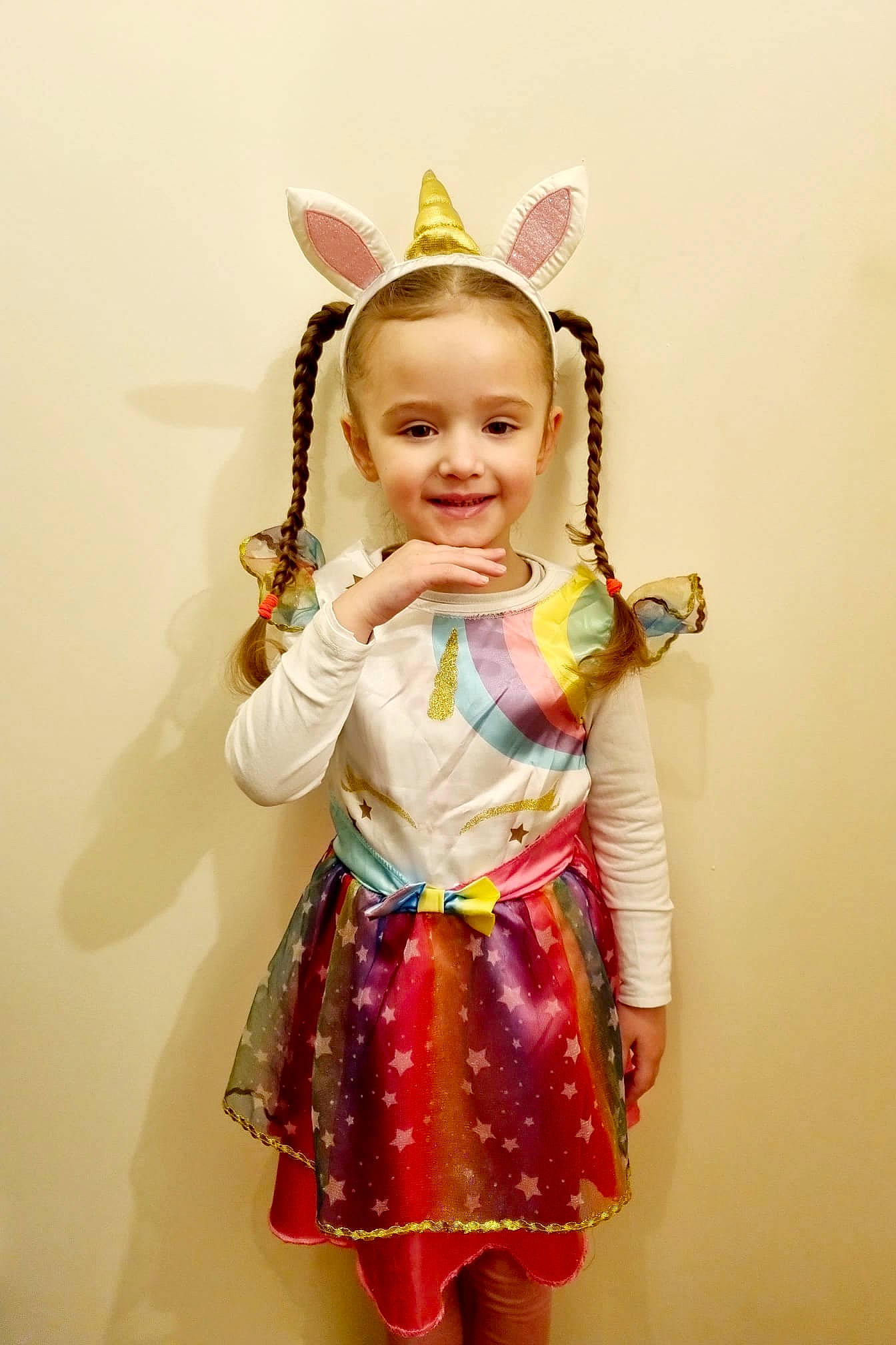 Séréna participe au concours pour gagner de l'argent avec cette photo : arm, baby_toddler_clothing, clothing, dress, eye, face, fawn, finger, gesture, happy, joy, magenta, one_piece_garment, outerwear, person, pink, skin, sleeve, smile, standing