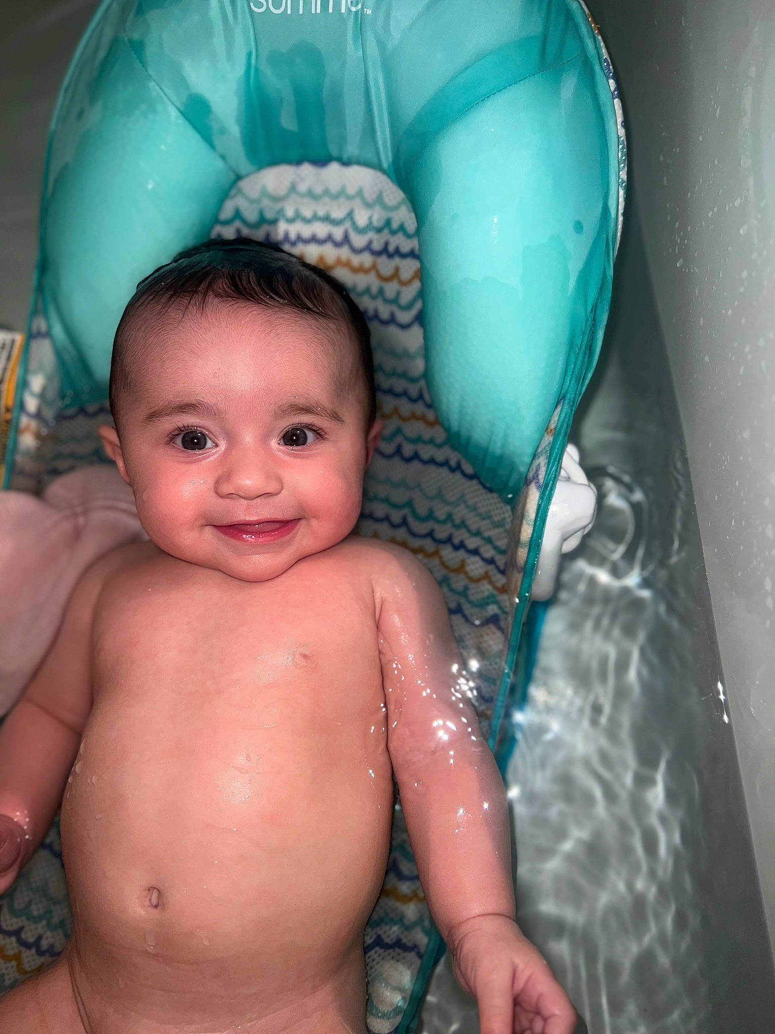 Alyzah is registered to the contest to win money with this photo: baby, baby_bathing, bathing, bathroom, bathtub, blue, cheek, chest, eyebrow, happy, iris, joy, leisure, mouth, muscle, nose, organ, person, skin, smile