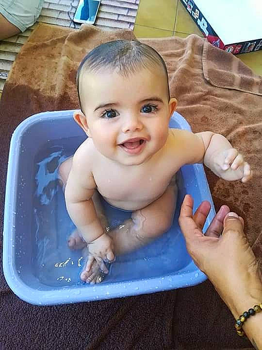 Tyson participe au concours pour gagner de l'argent avec cette photo : baby, baby_products, child, joy, person, product, toddler