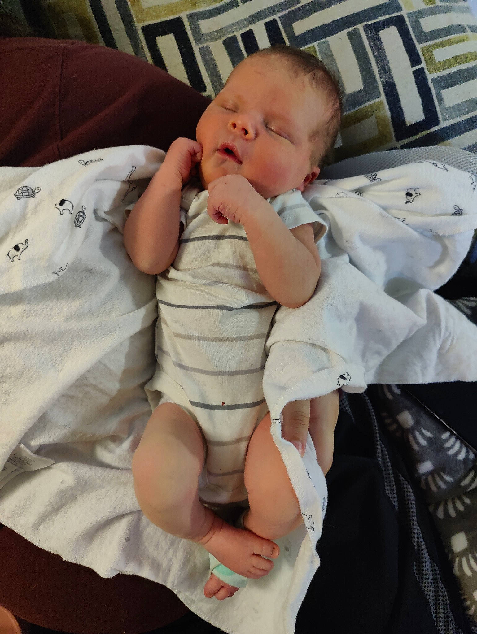 Elouise is registered to the contest to win money with this photo: abdomen, baby, baby_products, baby_toddler_clothing, chest, child, comfort, elbow, finger, happy, leg, luggage_and_bags, pattern, person, sitting, sleeve, stomach, thigh, thumb, toddler