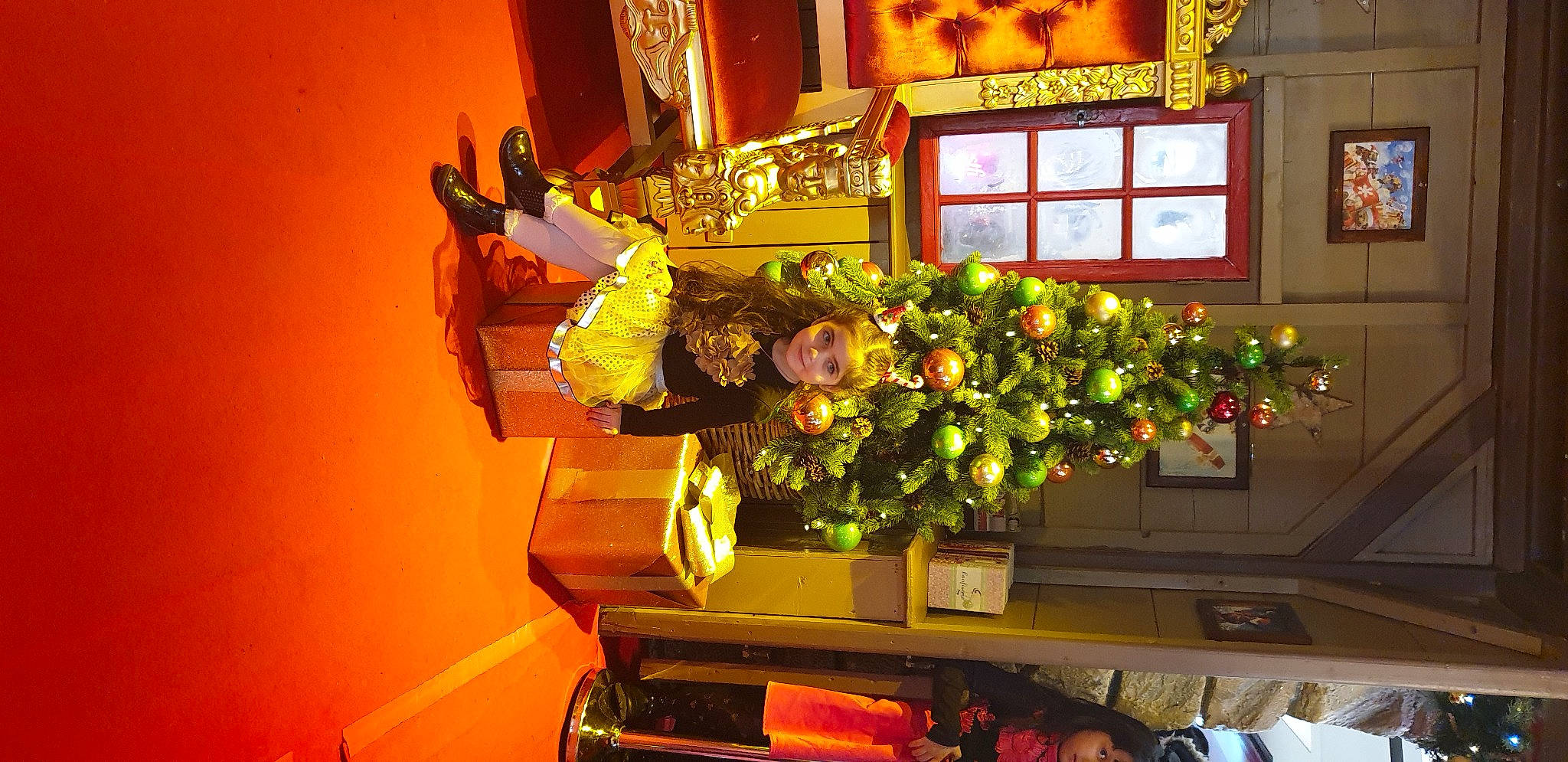 Mélisse a rejoint le concours — aidez-le/la à gagner de superbes lots ! architecture, blue, bouquet, branch, event, flowerpot, fun, green, interior_design, joy, leaf, lighting, nature, people, person, product, property, room, town, transport