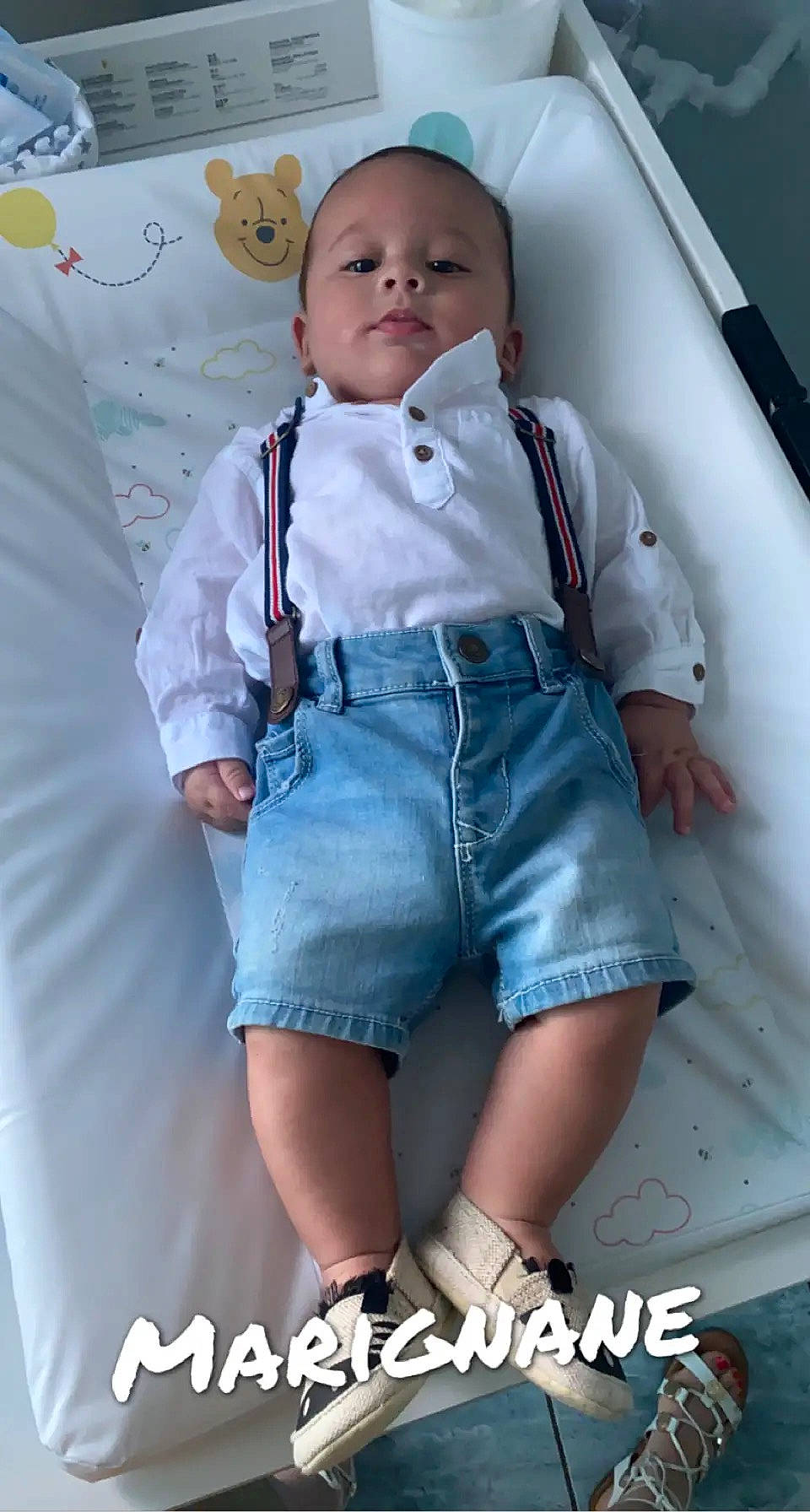 Ezzio participe au concours pour gagner de l'argent avec cette photo : baby, baby_products, baby_toddler_clothing, child, comfort, denim, electric_blue, human_leg, linens, pattern, person, pink, product, shorts, skin, sleeve, t_shirt, textile, thigh, toddler