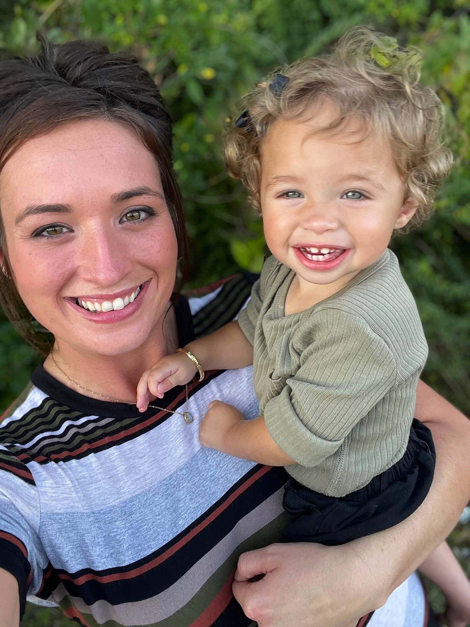 Della joined the competition — help win amazing prizes! baby_toddler_clothing, eye, face, facial_expression, finger, fun, gesture, hair, hairstyle, happy, head, human, iris, joy, mammal, person, plant, shoulder, skin, sleeve