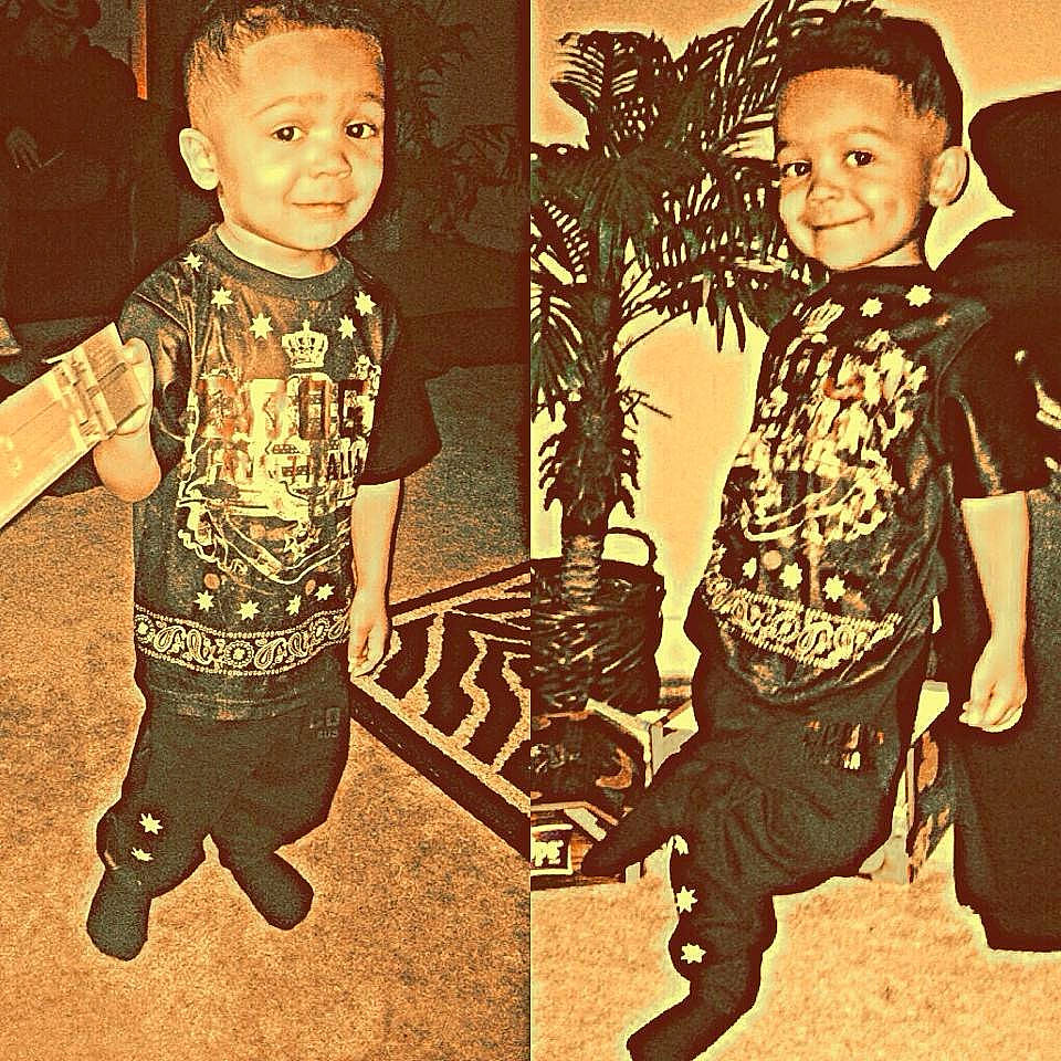 Dakaryon is registered to the contest to win money with this photo: child, cool, face, family, fun, happy, head, joy, people, person, play, sibling, smile, t_shirt, toddler, tree