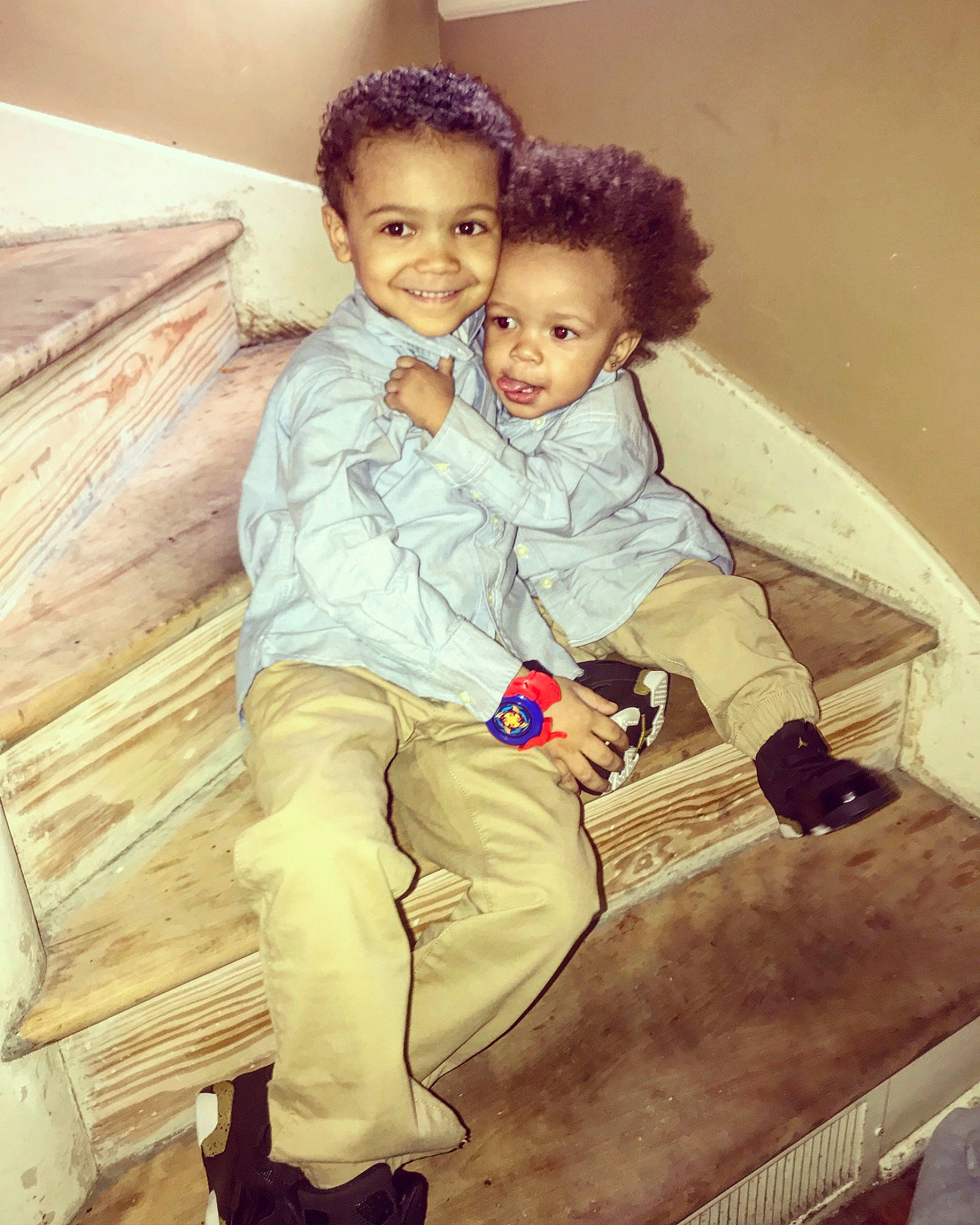 Zamauris is registered to the contest to win money with this photo: child, daughter, family, fashion, fun, happy, joy, love, mother, person, photography, sibling, sitting, smile, standing, vintage_clothing