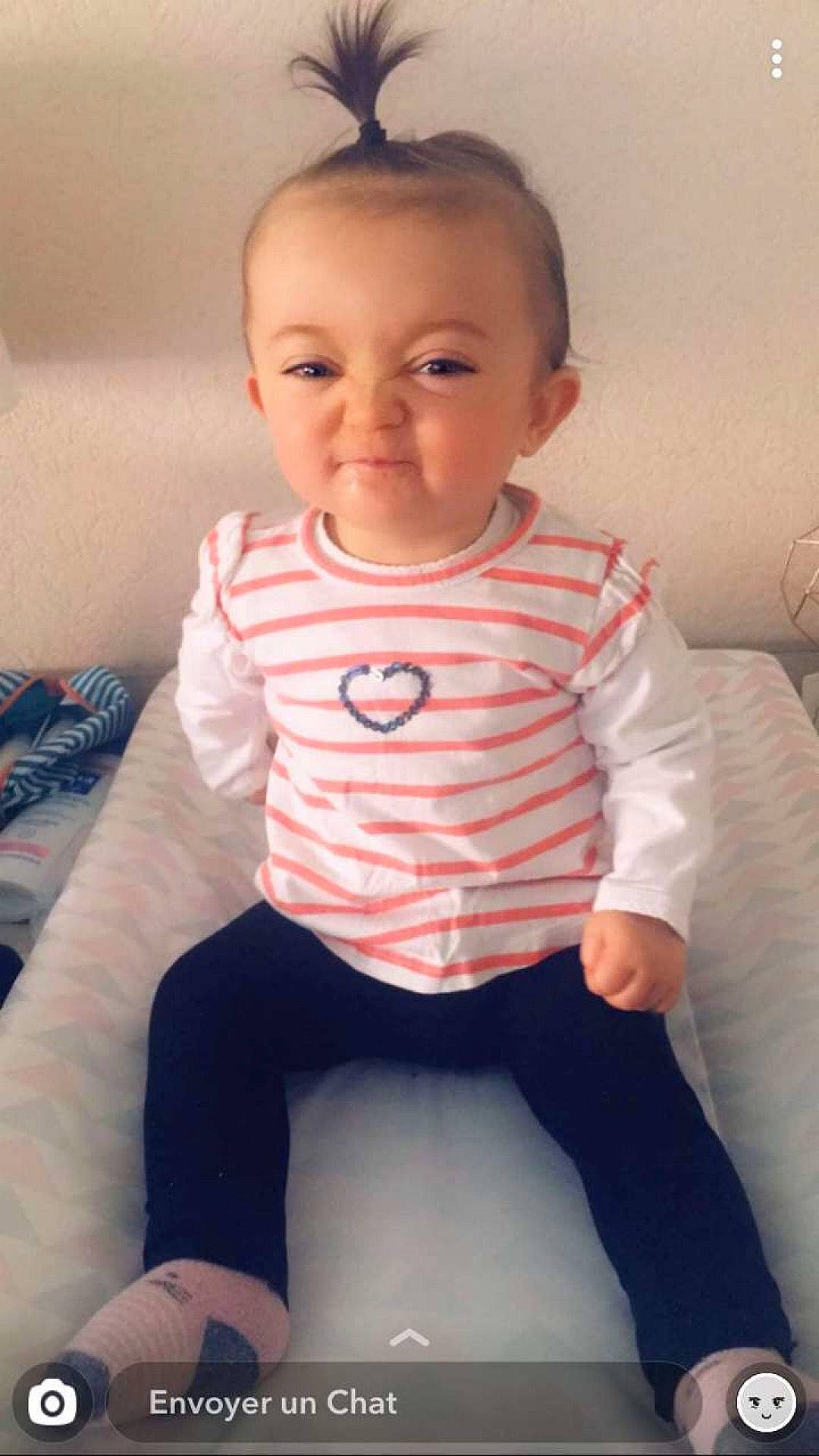 Mya a rejoint le concours — aidez-le/la à gagner de superbes lots ! arm, baby, baby_toddler_clothing, cheek, child, face, head, leg, lip, neck, person, sitting, skin, sleeve, t_shirt, toddler