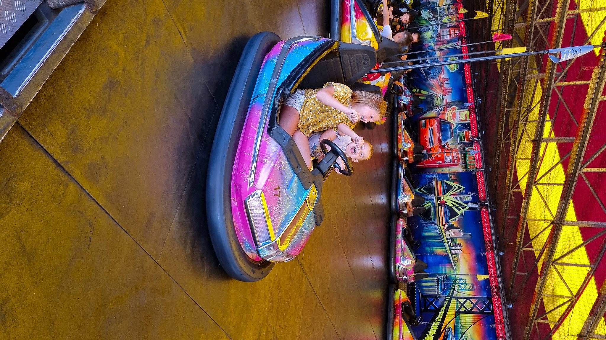 Nohan a rejoint le concours — aidez-le/la à gagner de superbes lots ! art, automotive_lighting, city, event, festival, flooring, fun, glass, hardwood, joy, leisure, magenta, person, tradition, visual_arts, wood