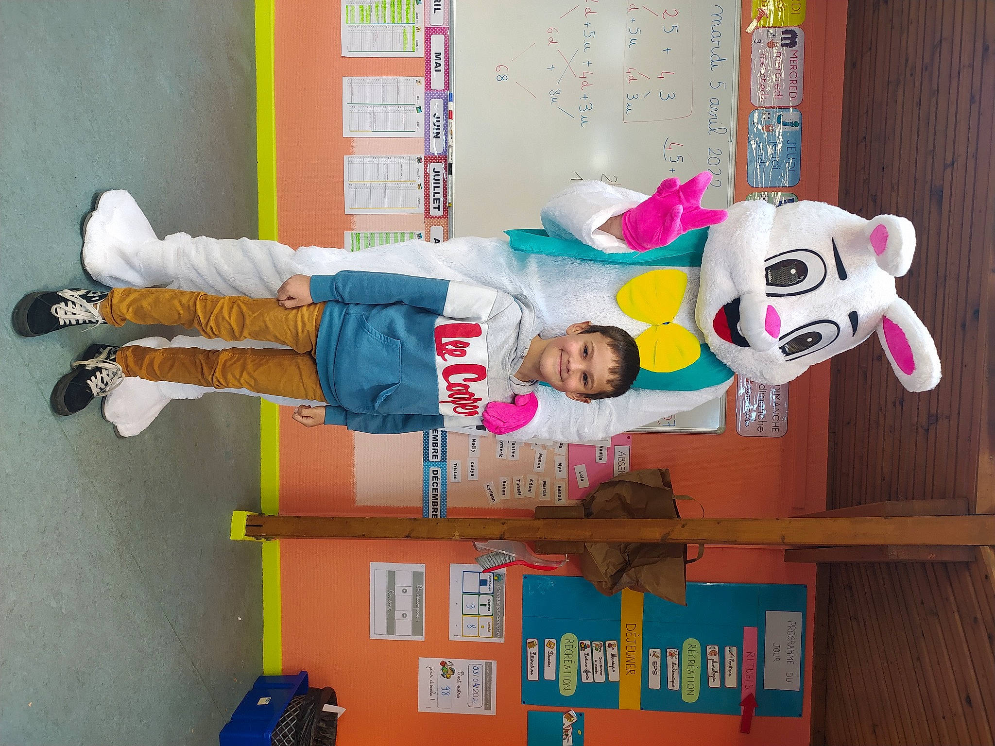 Timaël a rejoint le concours — aidez-le/la à gagner de superbes lots ! baby_toys, child, fun, happy, joy, kindergarten, magenta, person, play, room, school, smile, toddler, toy, visual_arts, walking_shoe