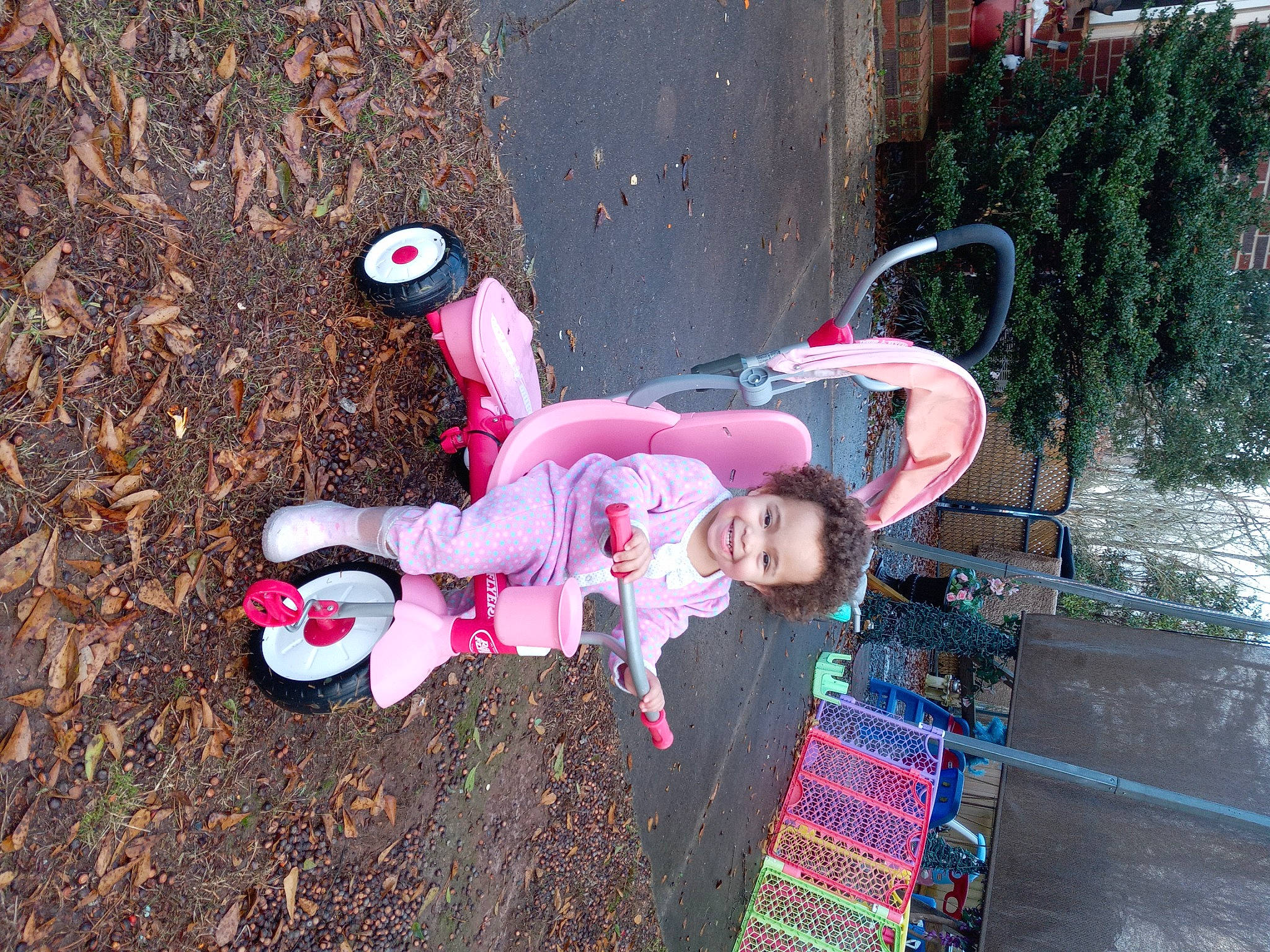 Araya is registered to the contest to win money with this photo: asphalt, baby, baby_products, baby_toddler_clothing, carmine, child, city, fun, grass, helmet, joy, leisure, magenta, person, pink, plant, play, recreation, sidewalk, toddler