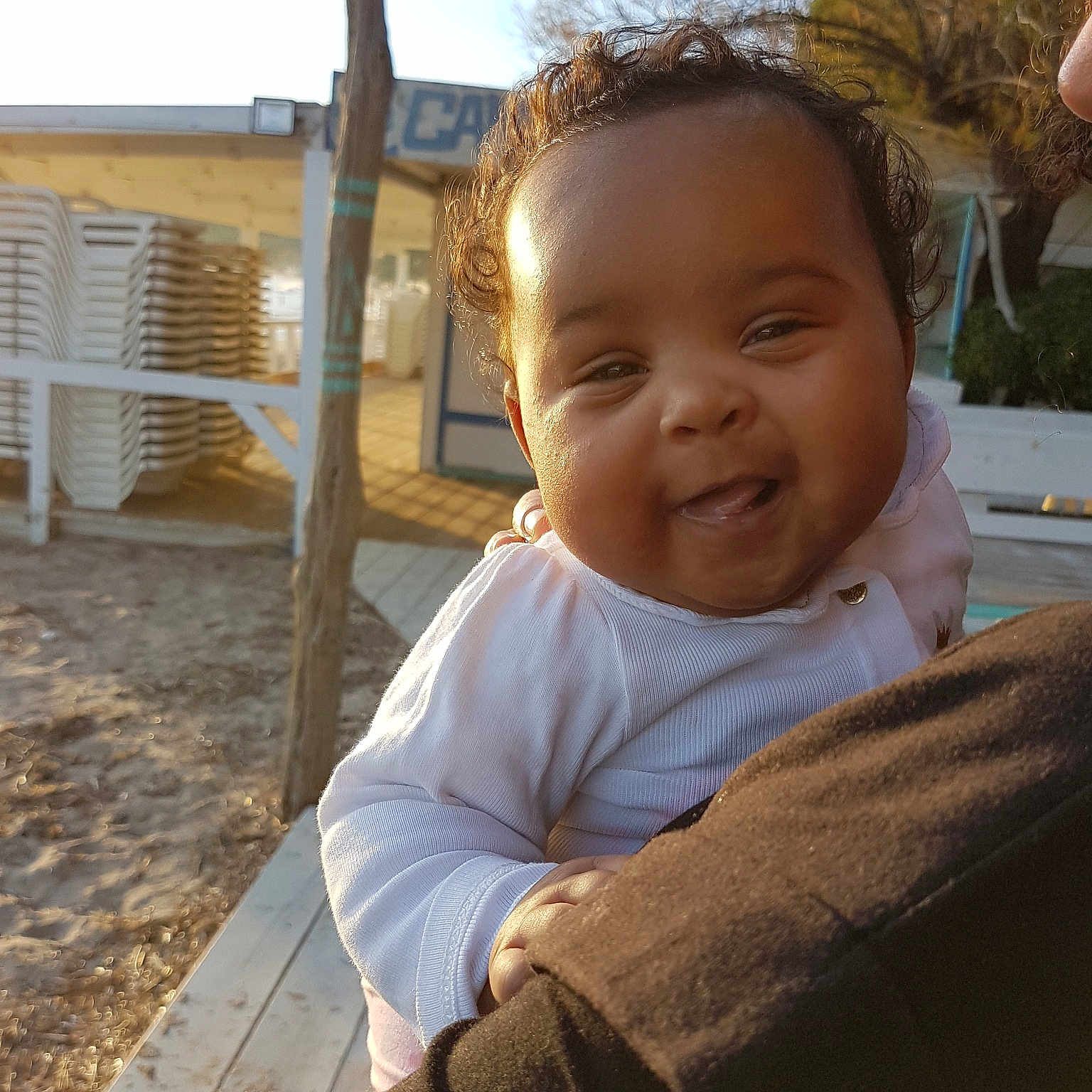 Soukaïna a rejoint le concours — aidez-le/la à gagner de superbes lots ! child, day, eye, face, fun, girl, happiness, head, infant, person, skin, smile, toddler, vacation
